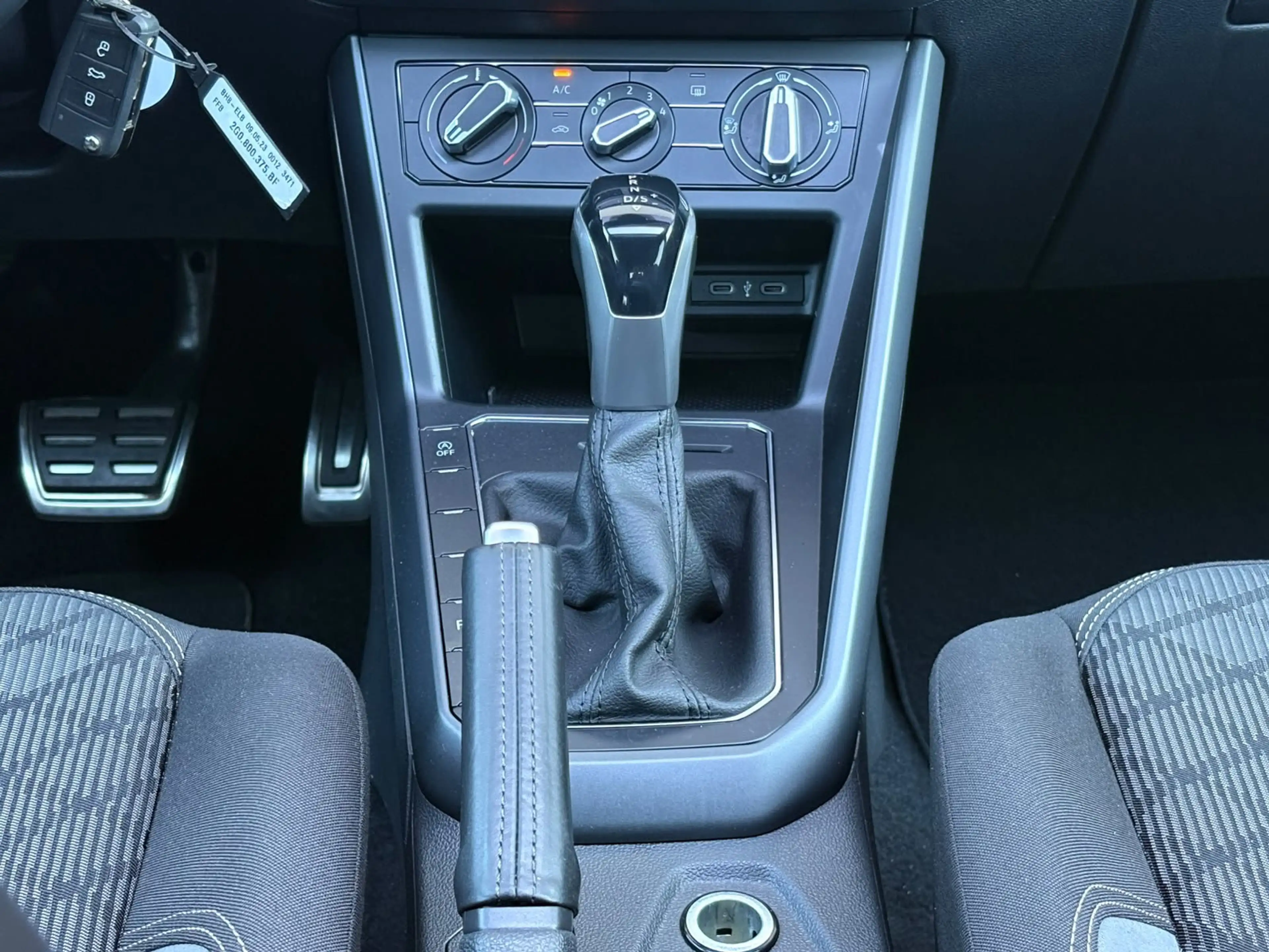 Volkswagen Taigo 1.0 TSI R-Line Business Automaat / Panoramadak / C — photo 33