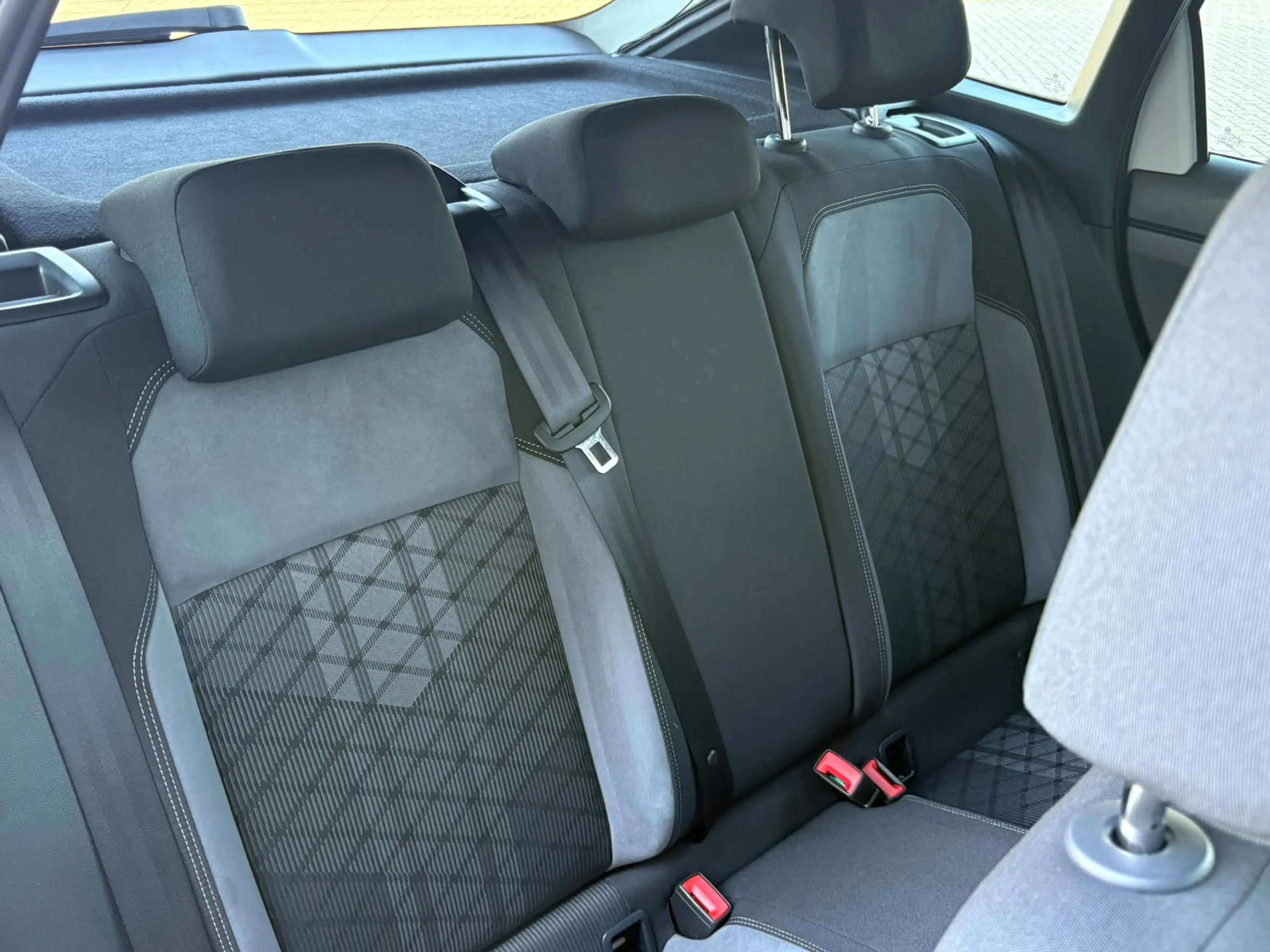 Volkswagen Taigo 1.0 TSI R-Line Business Automaat / Panoramadak / C — photo 40