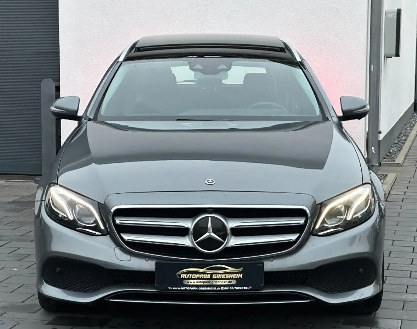 Mercedes-Benz E 350 d 4Matic*AVANTGARDE*2HD*Widescreen*360°AHK Gris - 2
