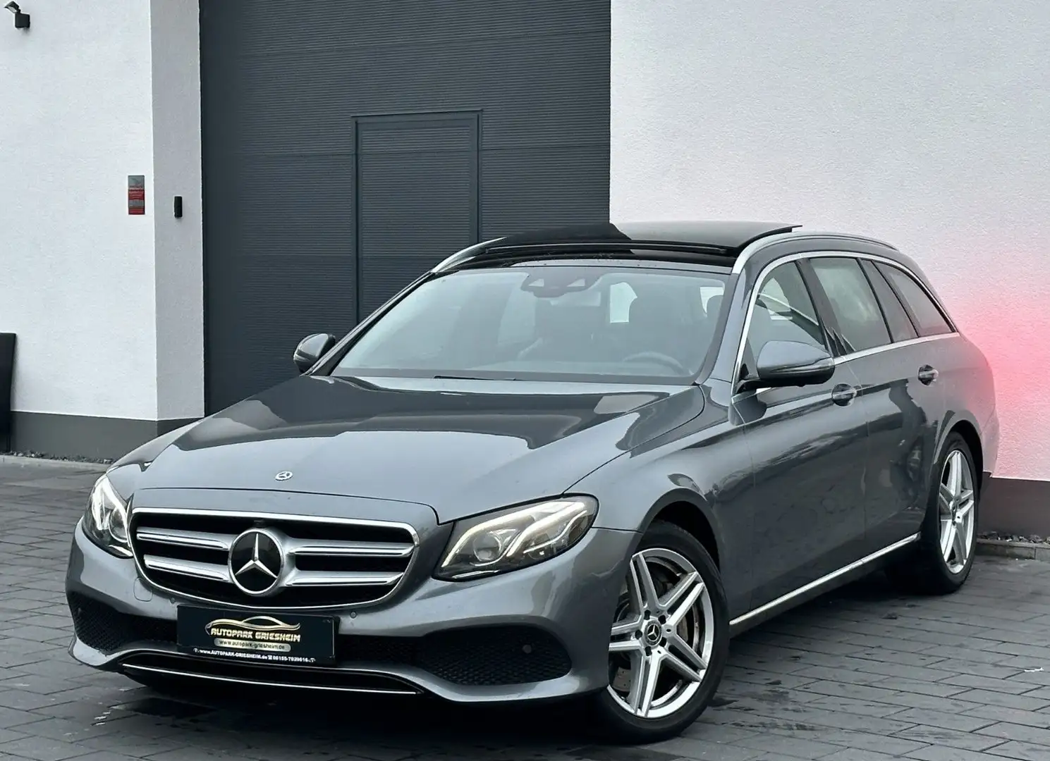 Mercedes-Benz E 350 d 4Matic*AVANTGARDE*2HD*Widescreen*360°AHK Gris - 1