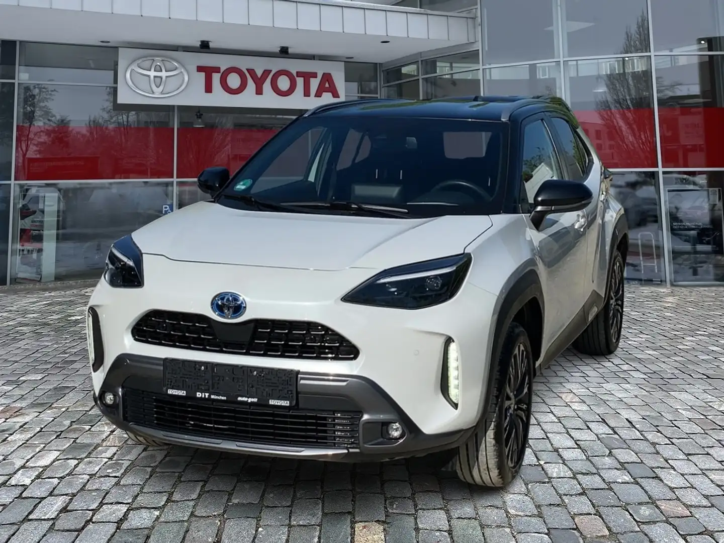 Toyota Yaris Cross 1.5 E FWD Adventure Noir - 2