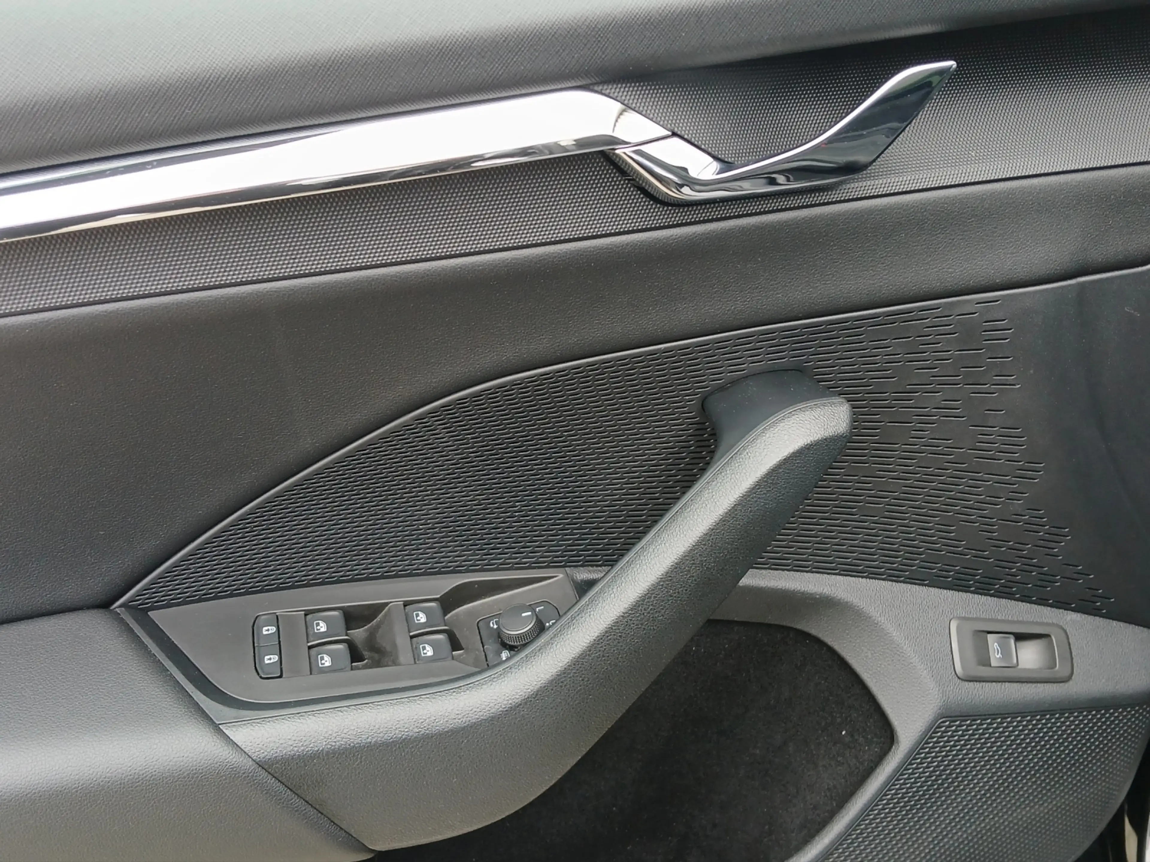 Skoda Octavia Combi 2.0 TDI DSG Style — photo 6