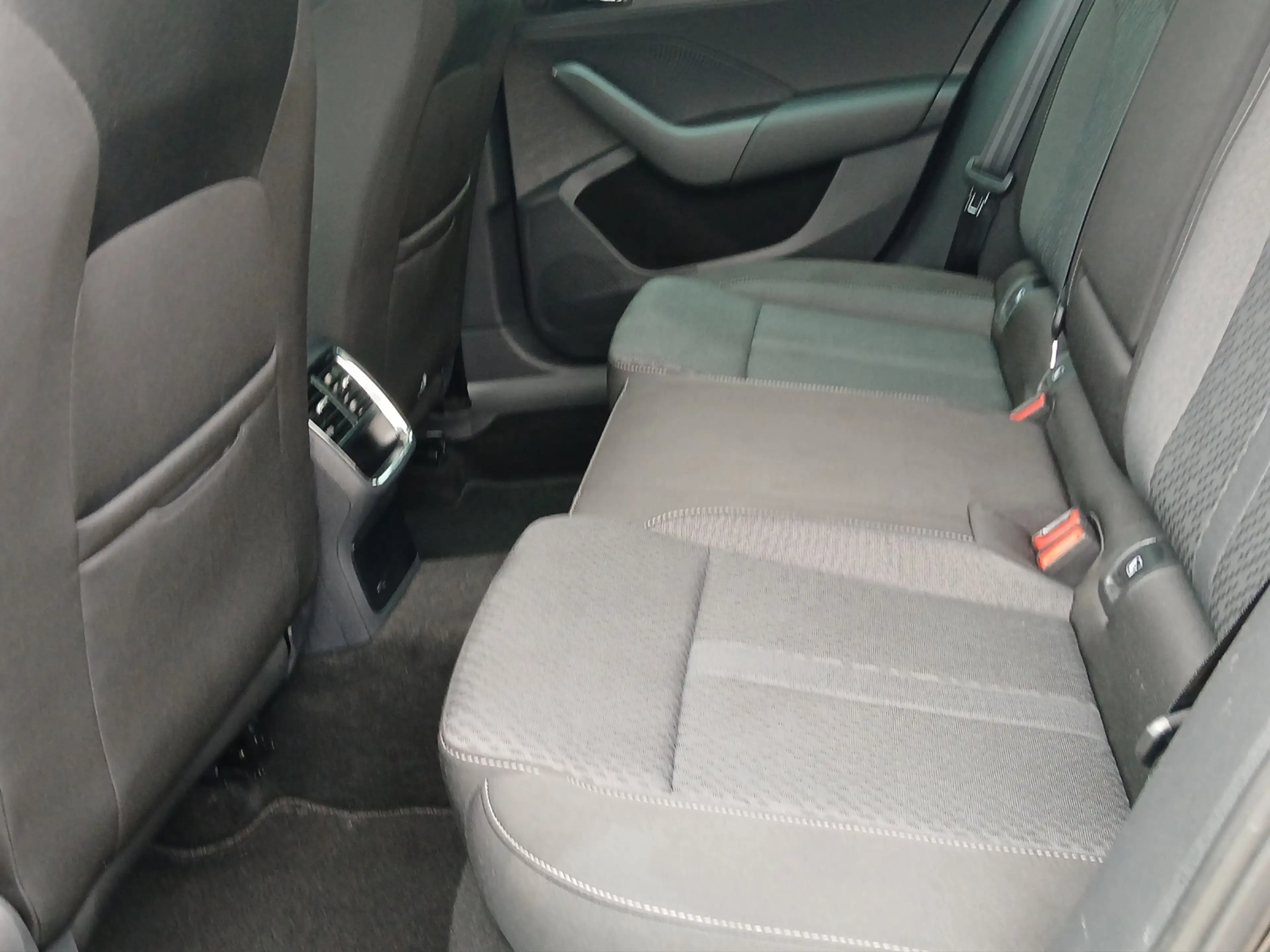 Skoda Octavia Combi 2.0 TDI DSG Style — photo 11
