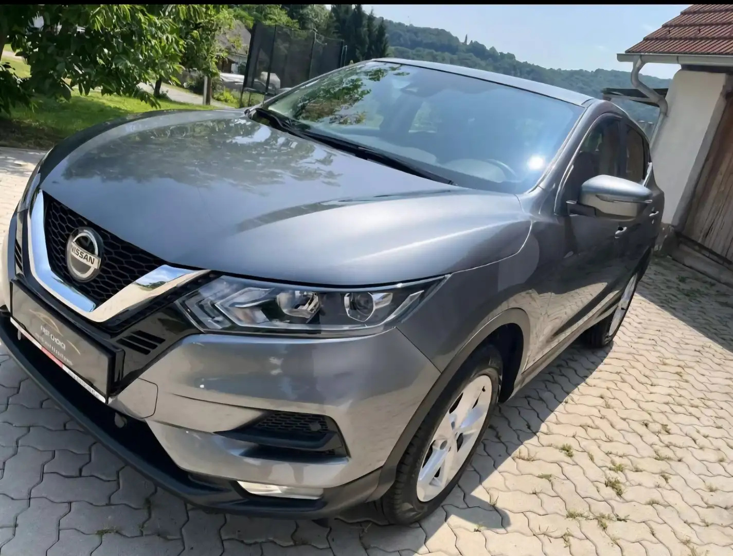 Nissan Qashqai 1,3 DIG-T Shiro Grau - 1