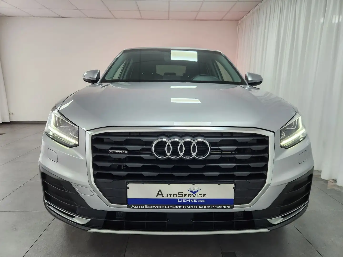 Audi Q2 quattro DESIGN 190PS Leder NAV TEL LED CarPl. Silber - 2