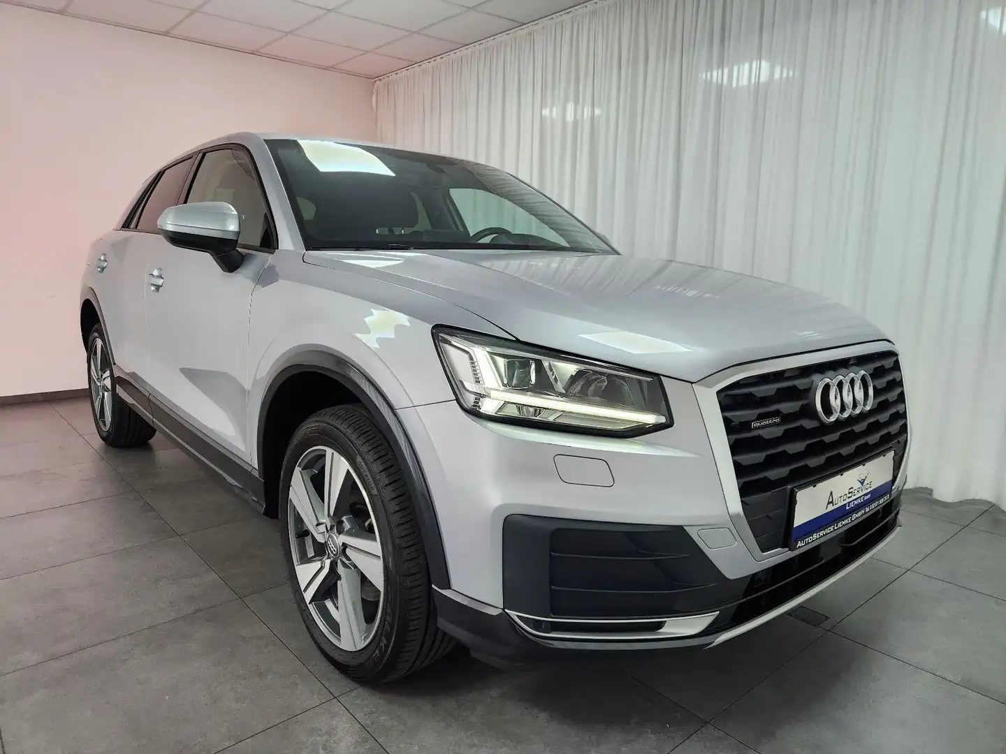 Audi Q2 quattro DESIGN 190PS Leder NAV TEL LED CarPl. Silber - 1