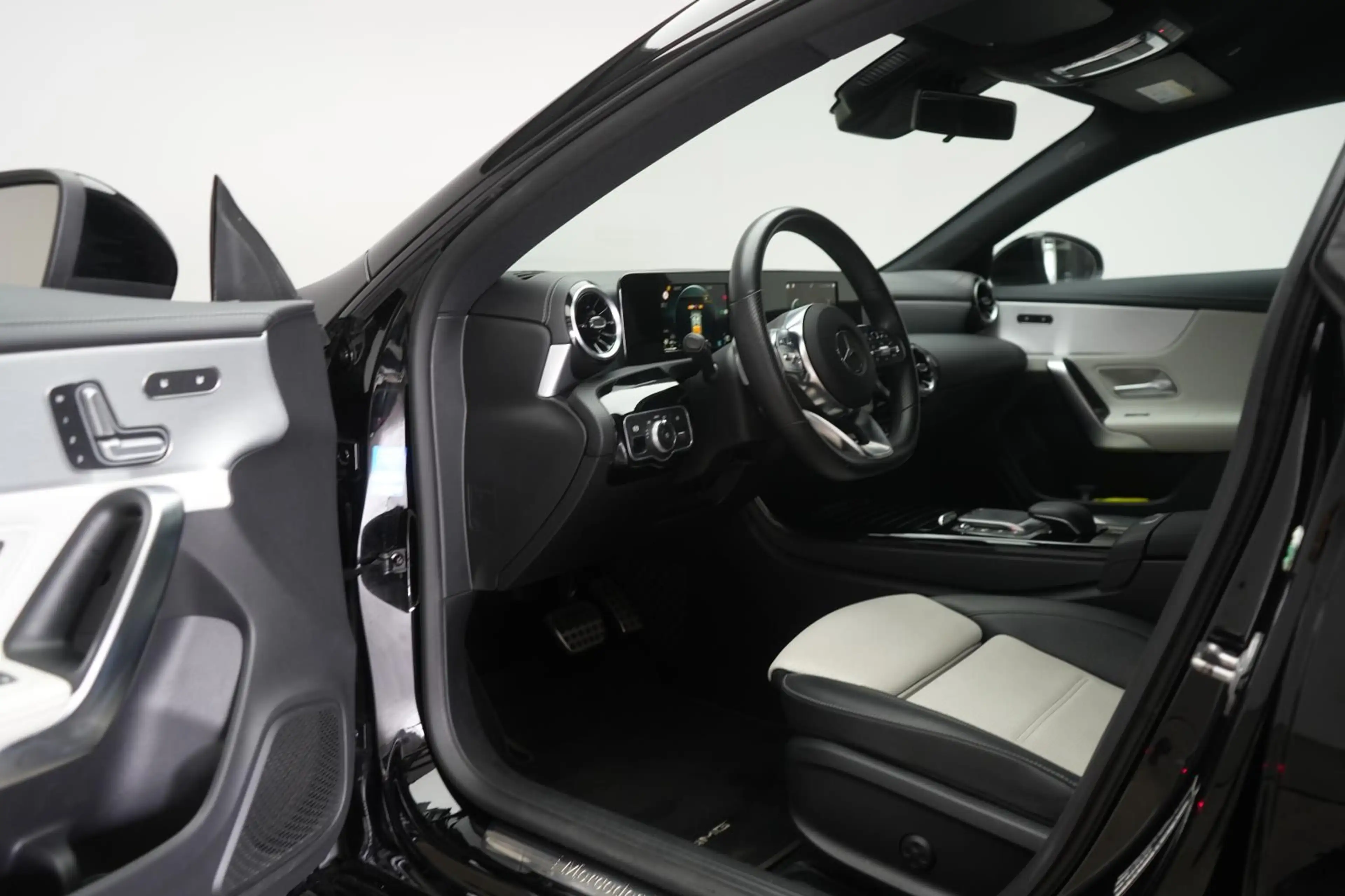 Mercedes-Benz CLA 220 d 8G-DCT  AMG Leder/Distr — photo 12
