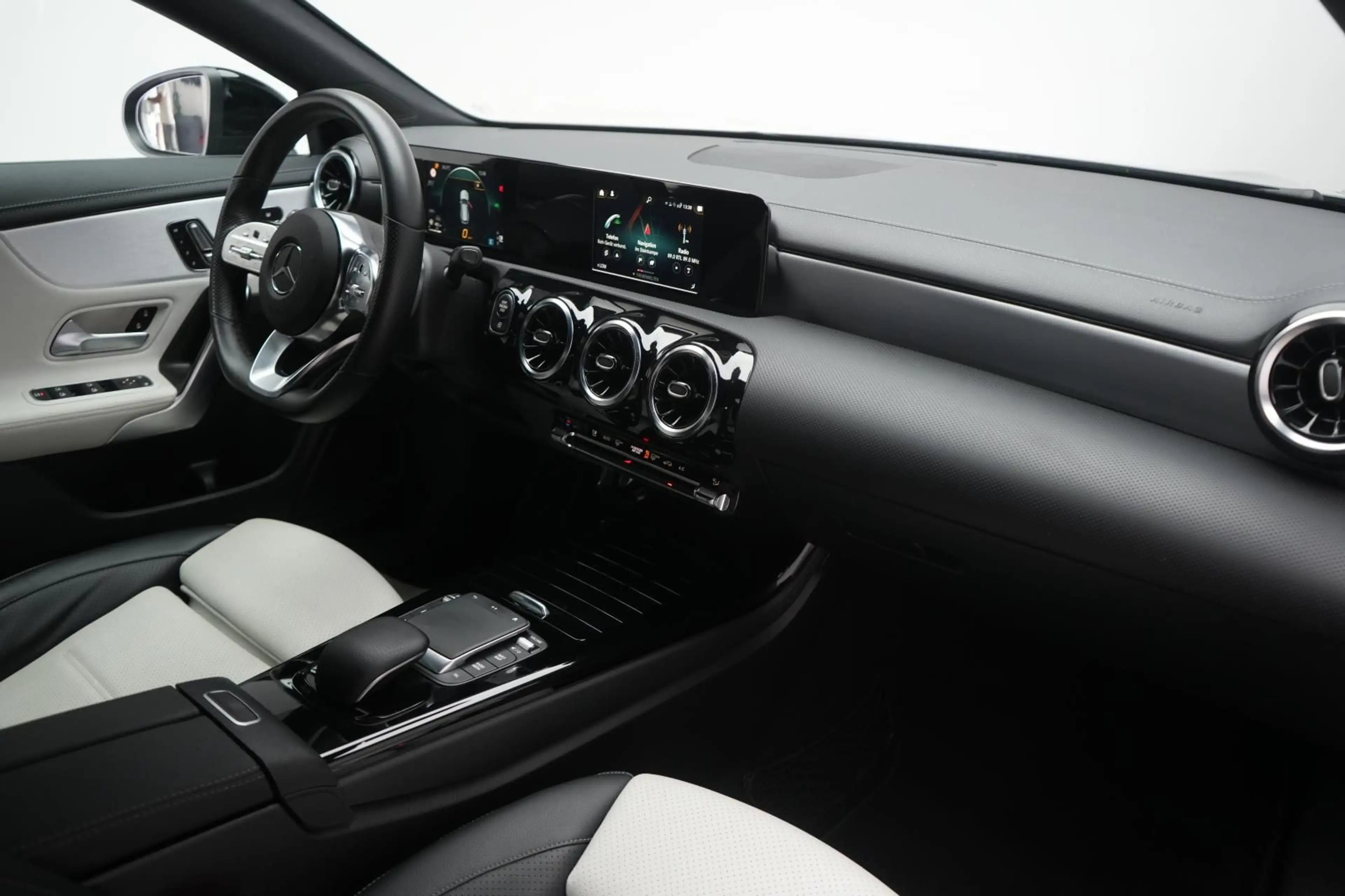 Mercedes-Benz CLA 220 d 8G-DCT  AMG Leder/Distr — photo 8