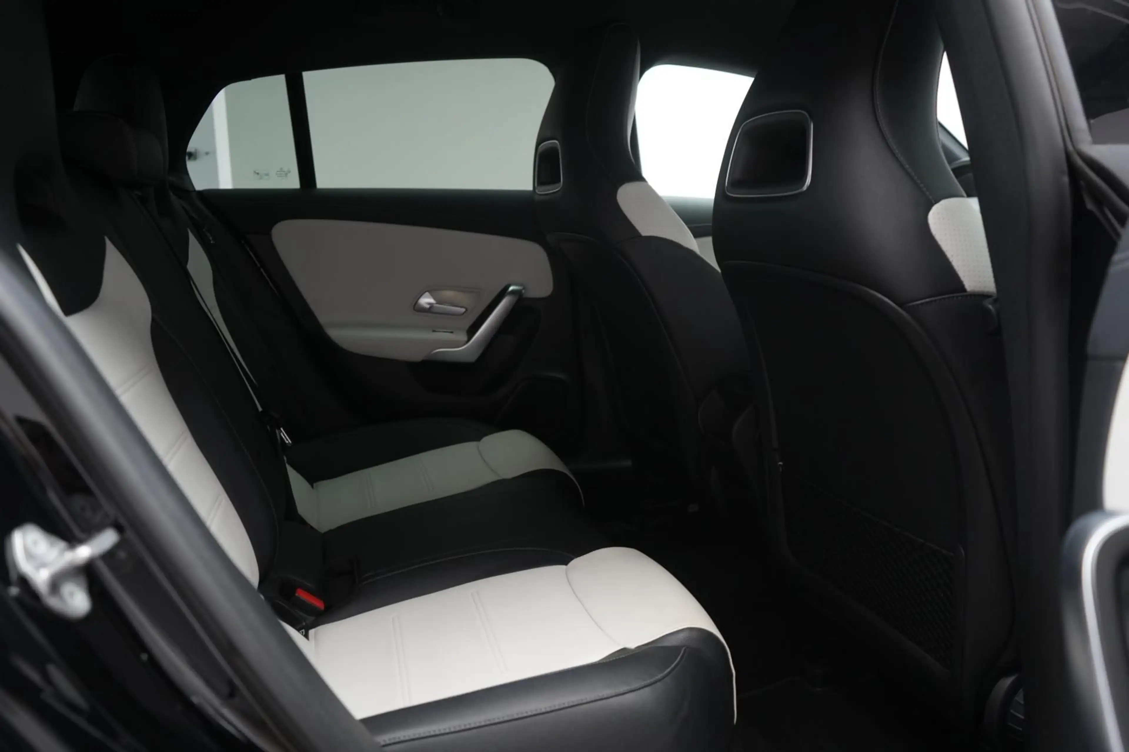 Mercedes-Benz CLA 220 d 8G-DCT  AMG Leder/Distr — photo 9