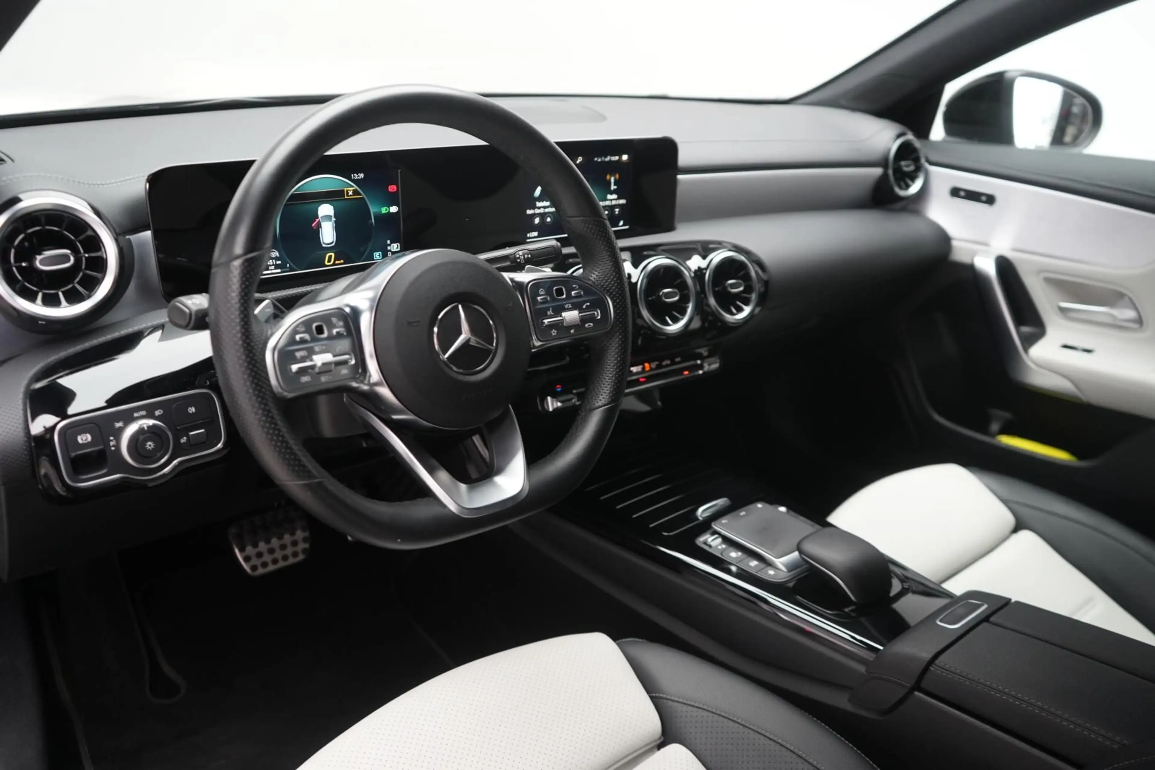 Mercedes-Benz CLA 220 d 8G-DCT  AMG Leder/Distr — photo 13