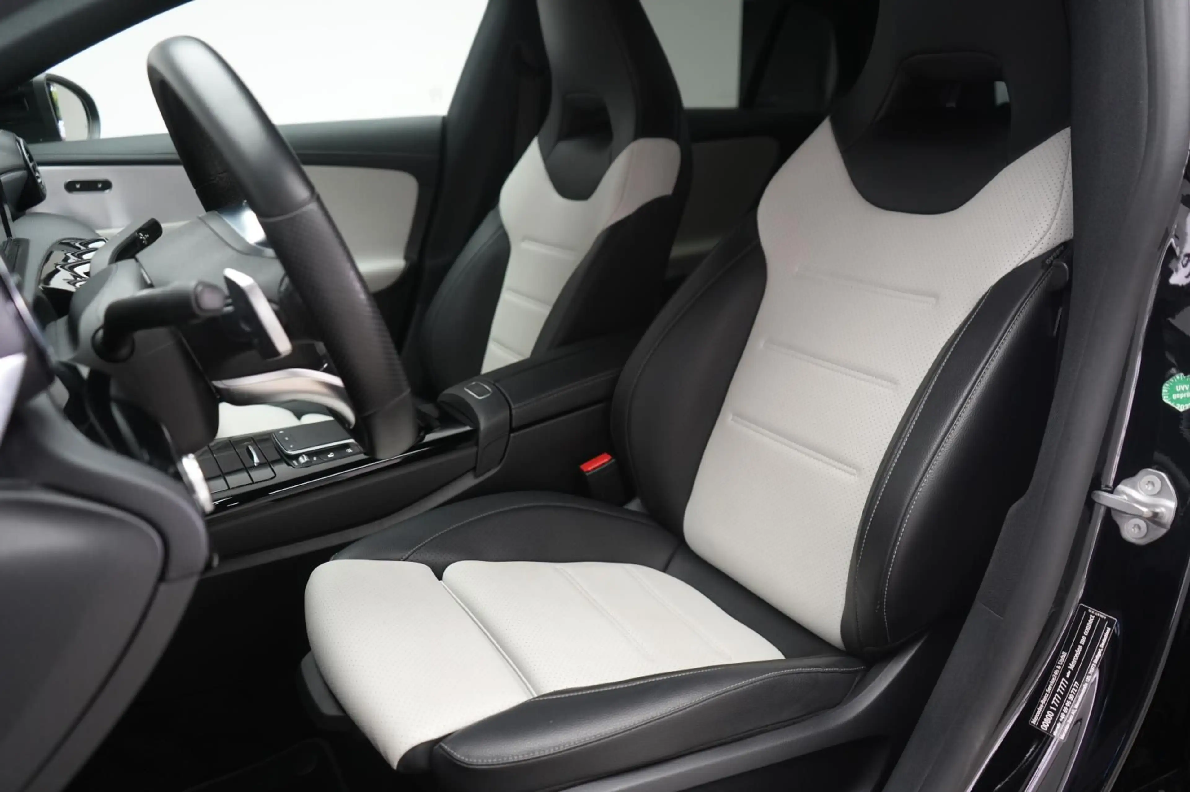 Mercedes-Benz CLA 220 d 8G-DCT  AMG Leder/Distr — photo 11