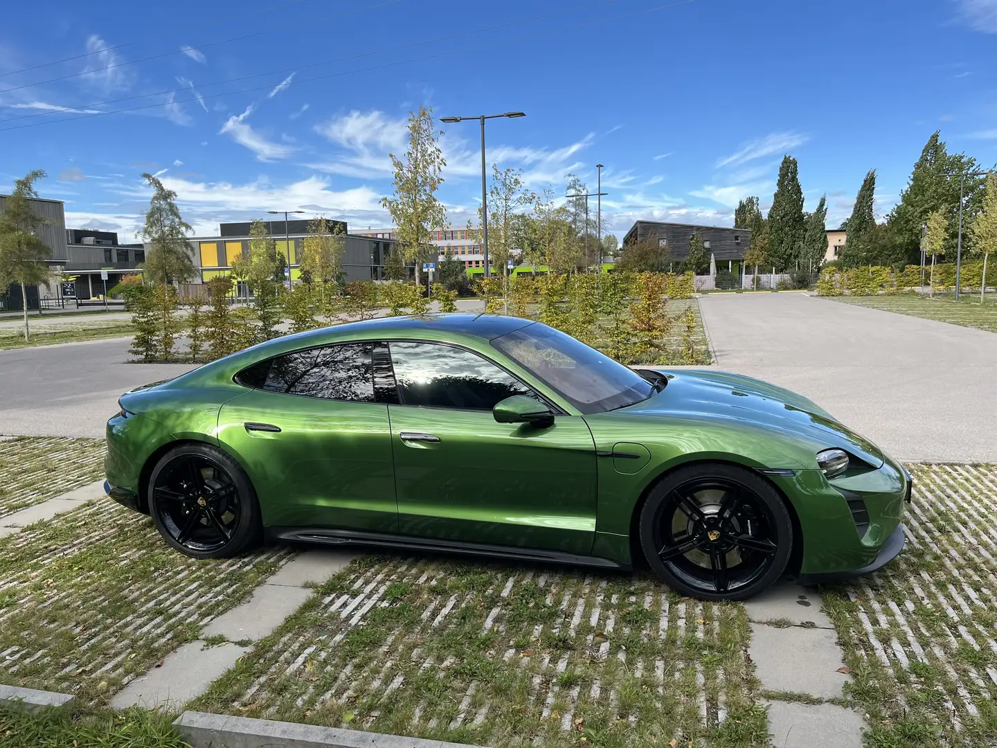 Porsche Taycan 4S Perf.Batt.Plus, Vollausstattung, Garantie Verde - 2