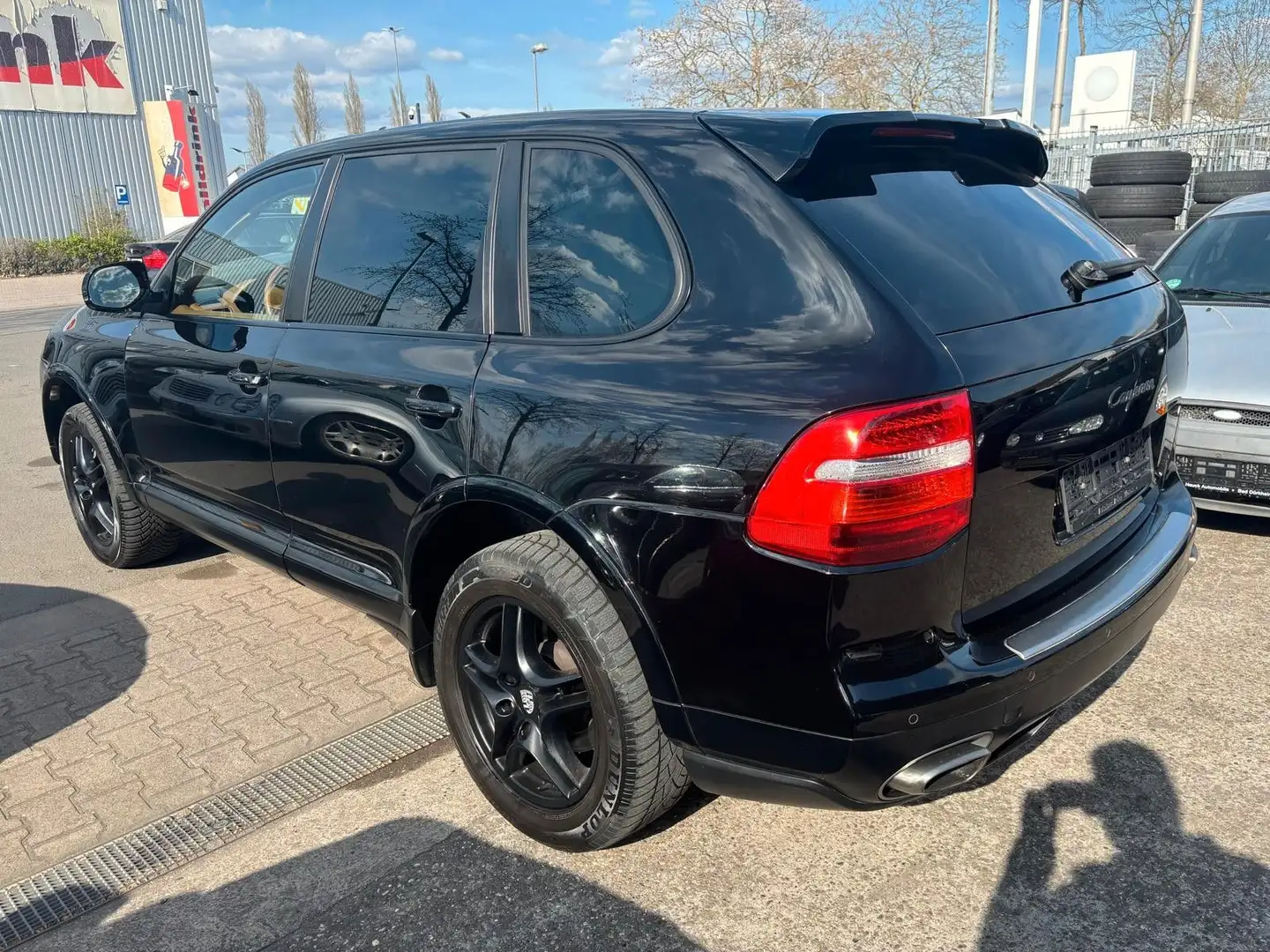 Porsche Cayenne Basis /Autom./SHZ/SH/Navi/PDC/Leder/MFL Schwarz - 2