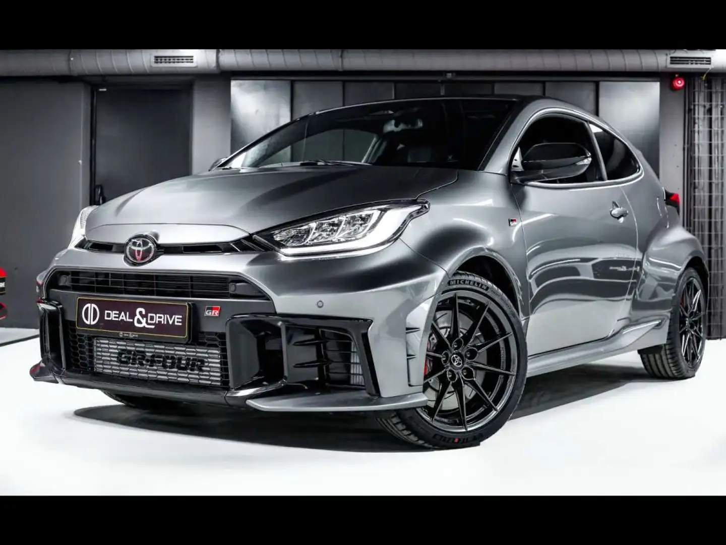 Toyota Yaris GR GR-FOUR 1.6 TURBO AUTO PACK TECHNO MY25BBS WHE Grijs - 1