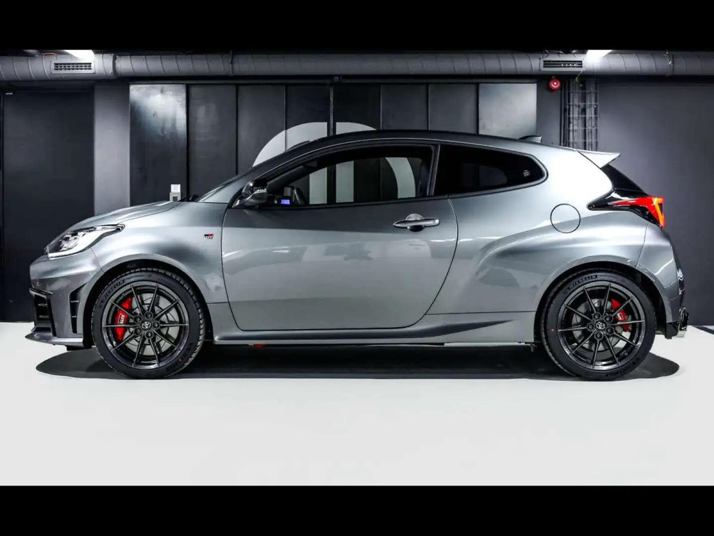 Toyota Yaris GR GR-FOUR 1.6 TURBO AUTO PACK TECHNO MY25BBS WHE Grijs - 2