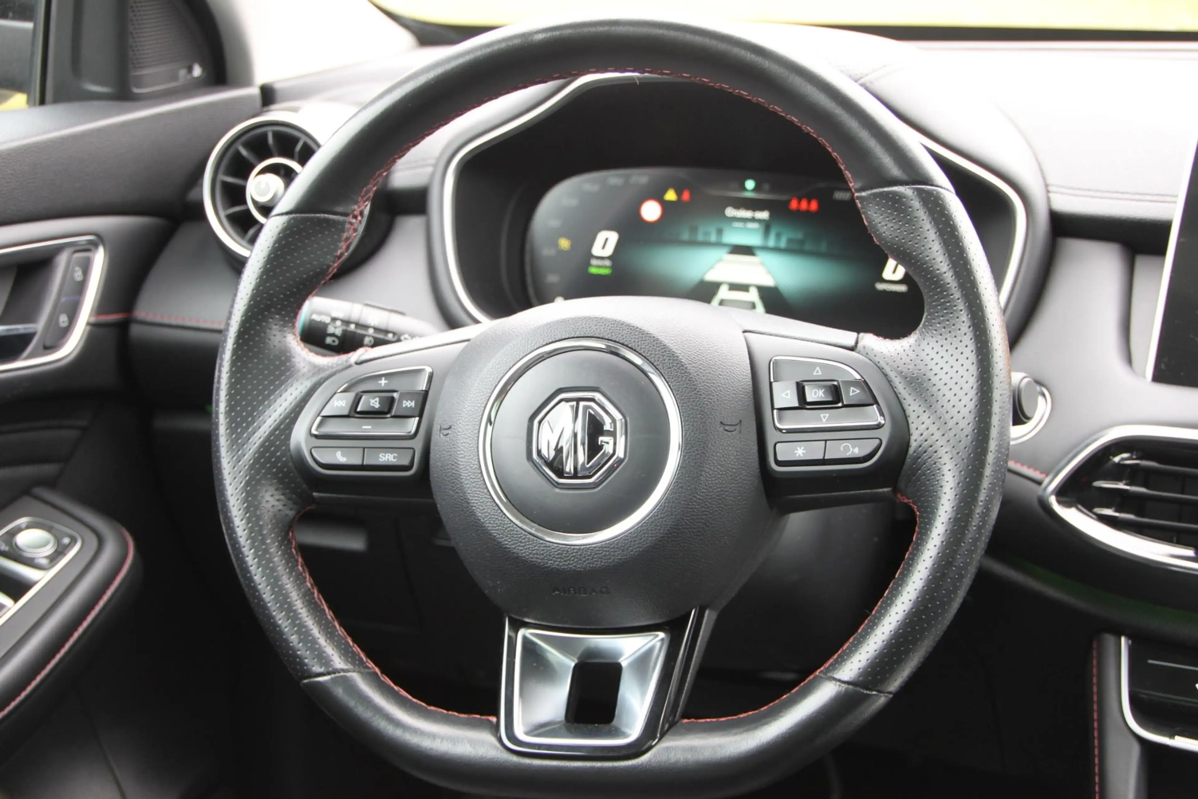 MG EHS 1.5 TGDI Luxury PHEV — photo 13