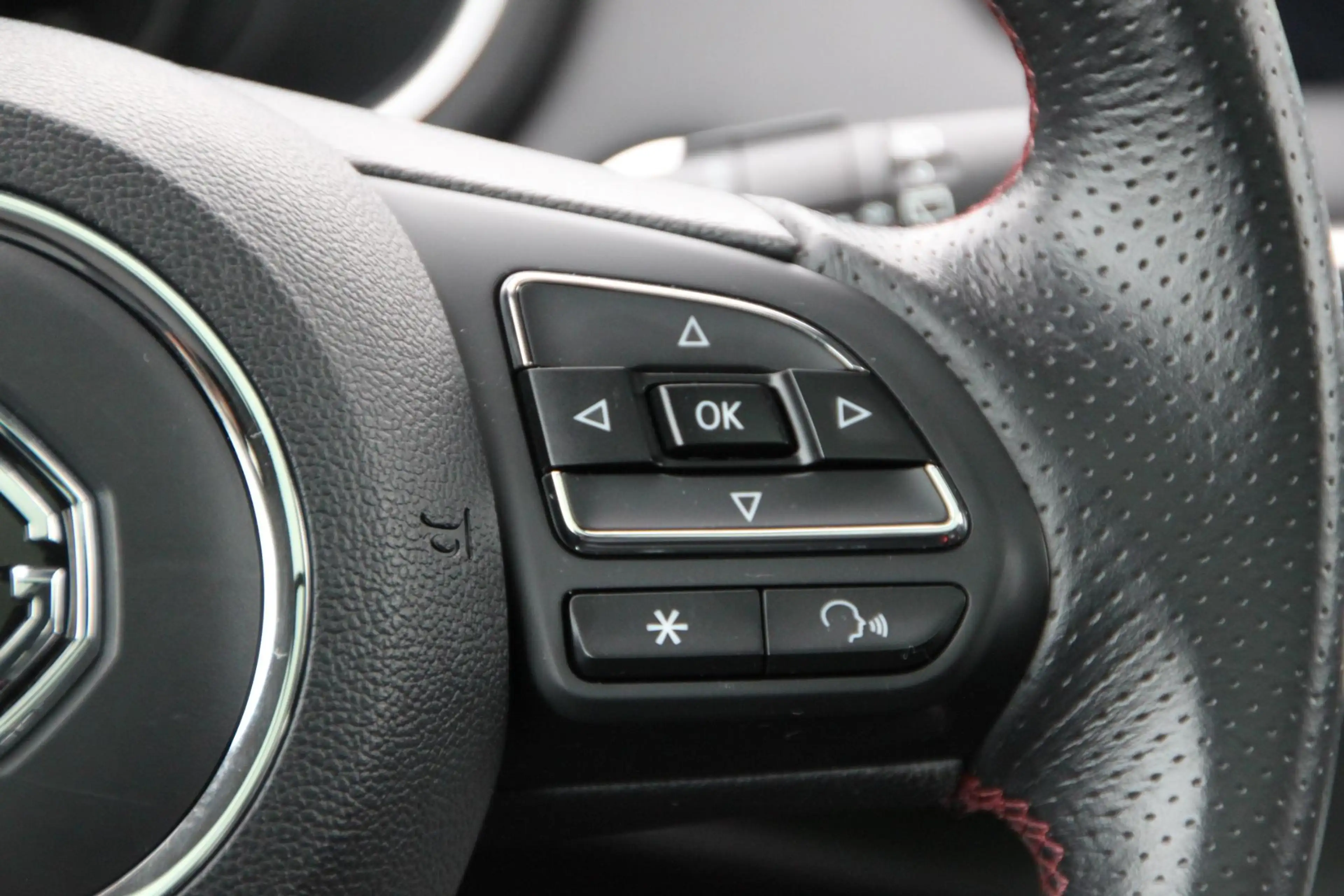MG EHS 1.5 TGDI Luxury PHEV — photo 15