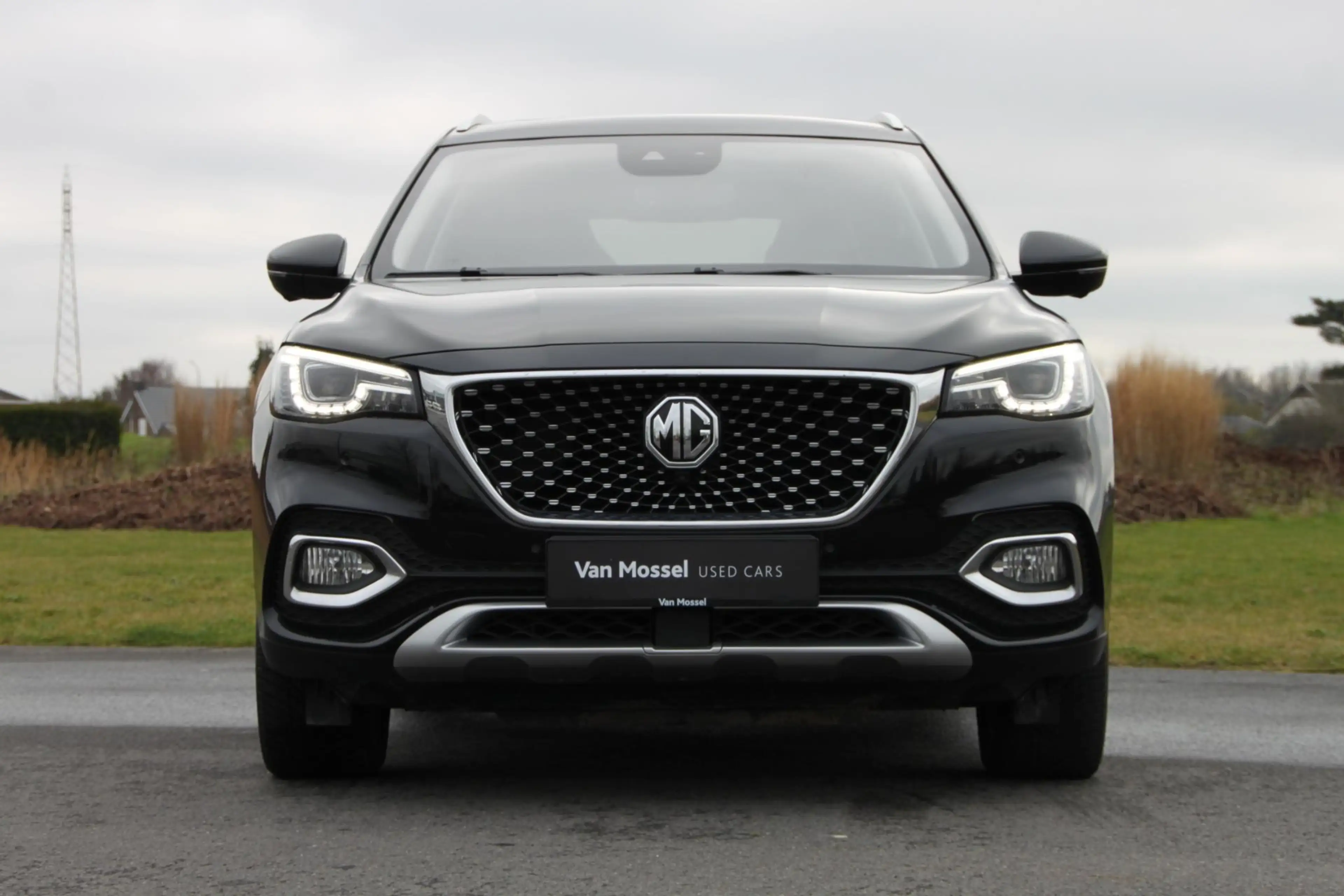 MG EHS 1.5 TGDI Luxury PHEV — photo 2