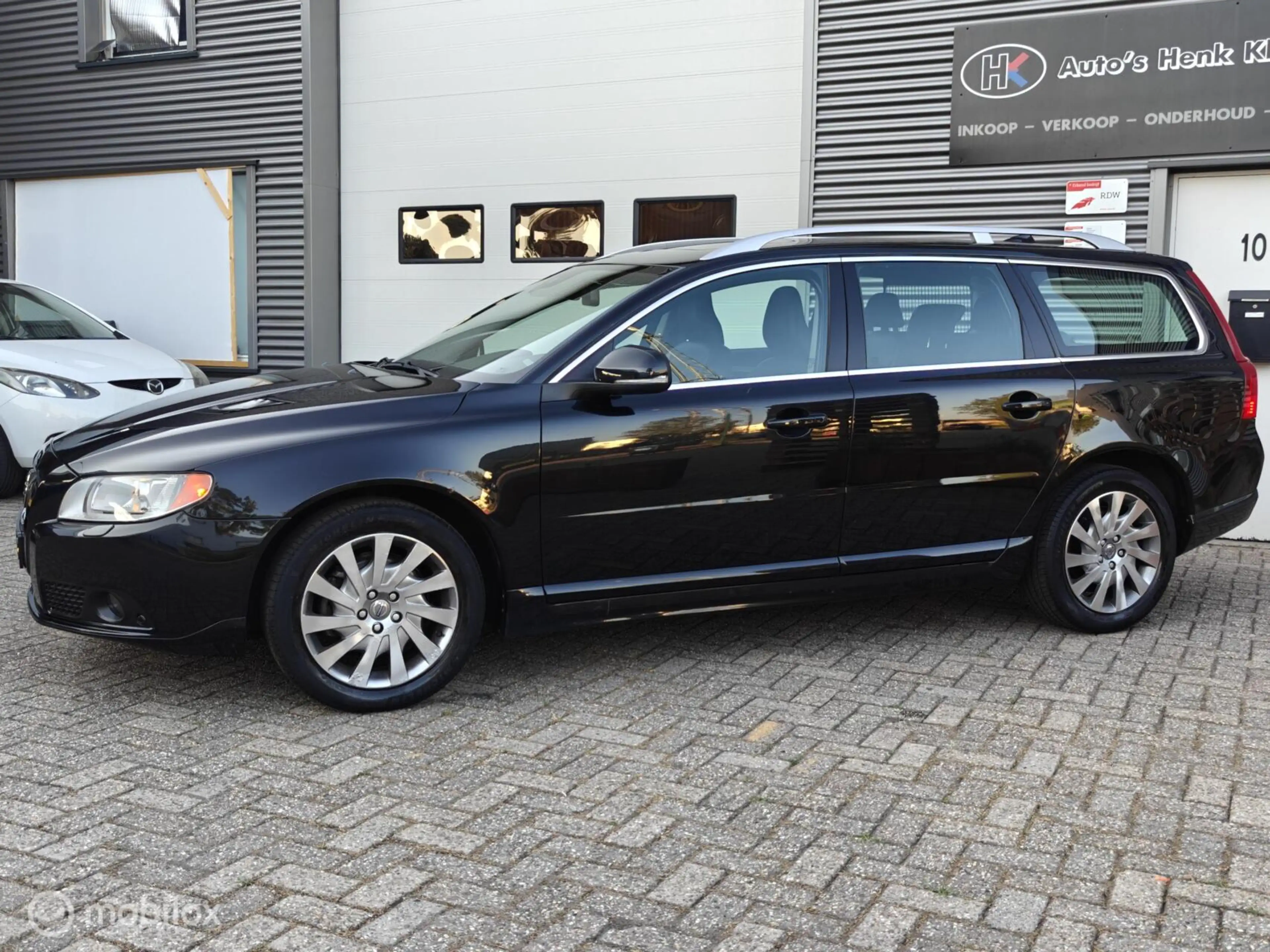 Volvo V70 1.6 T4 Limited Edition — photo 11