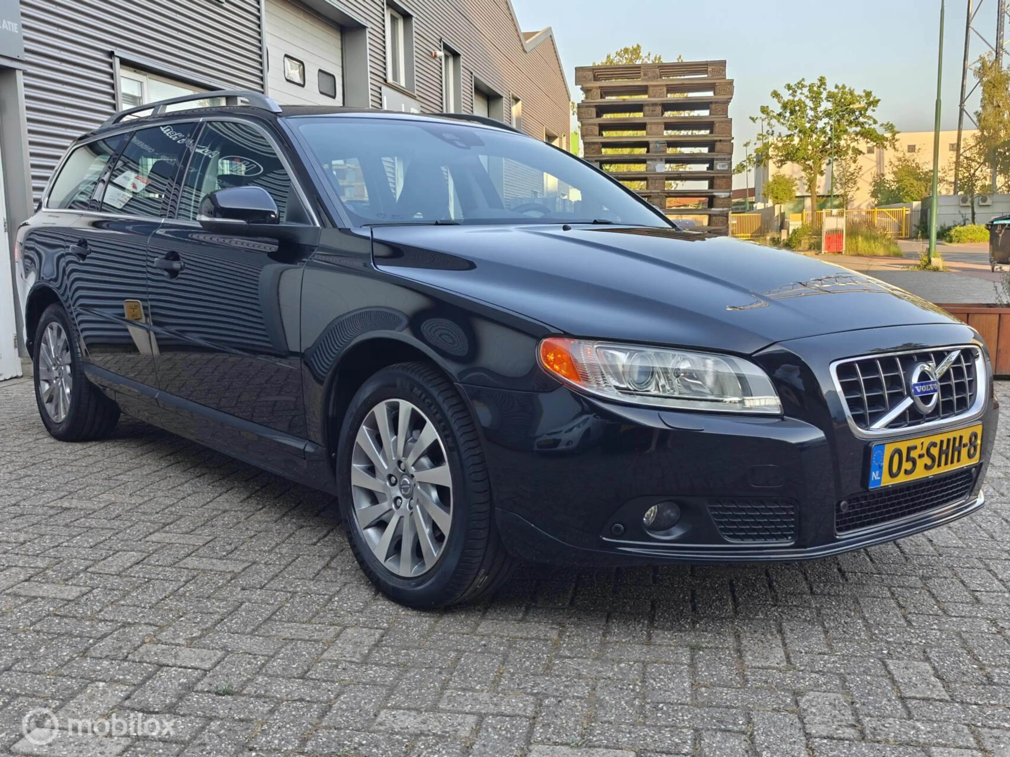 Volvo V70 1.6 T4 Limited Edition — photo 3