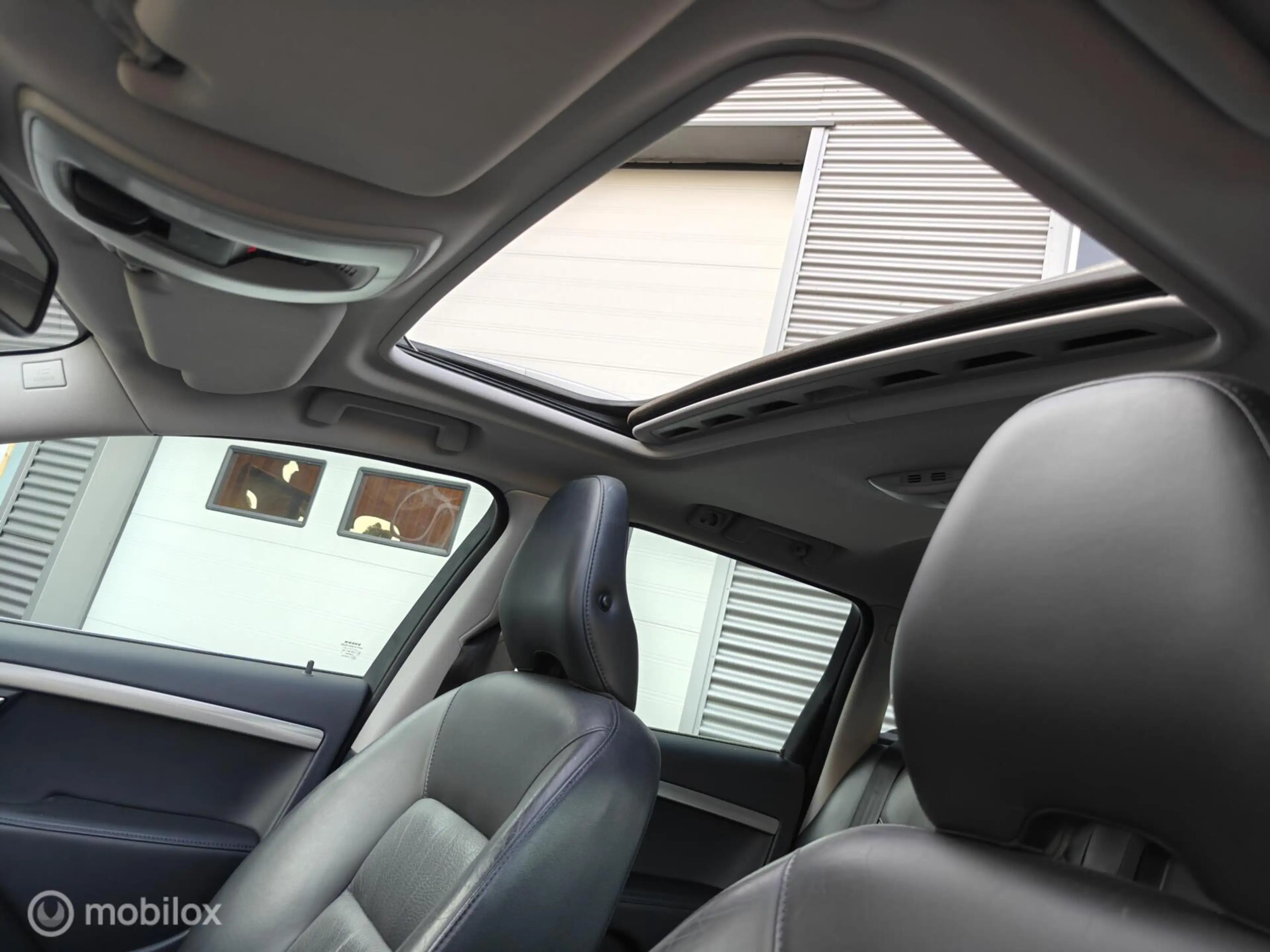 Volvo V70 1.6 T4 Limited Edition — photo 28