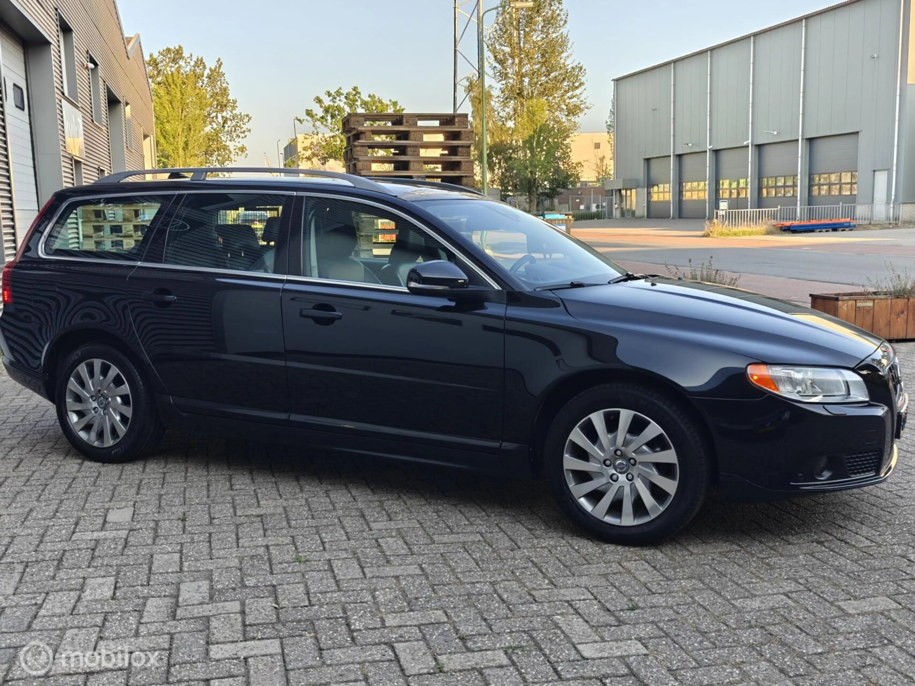 Volvo V70 1.6 T4 Limited Edition — photo 4