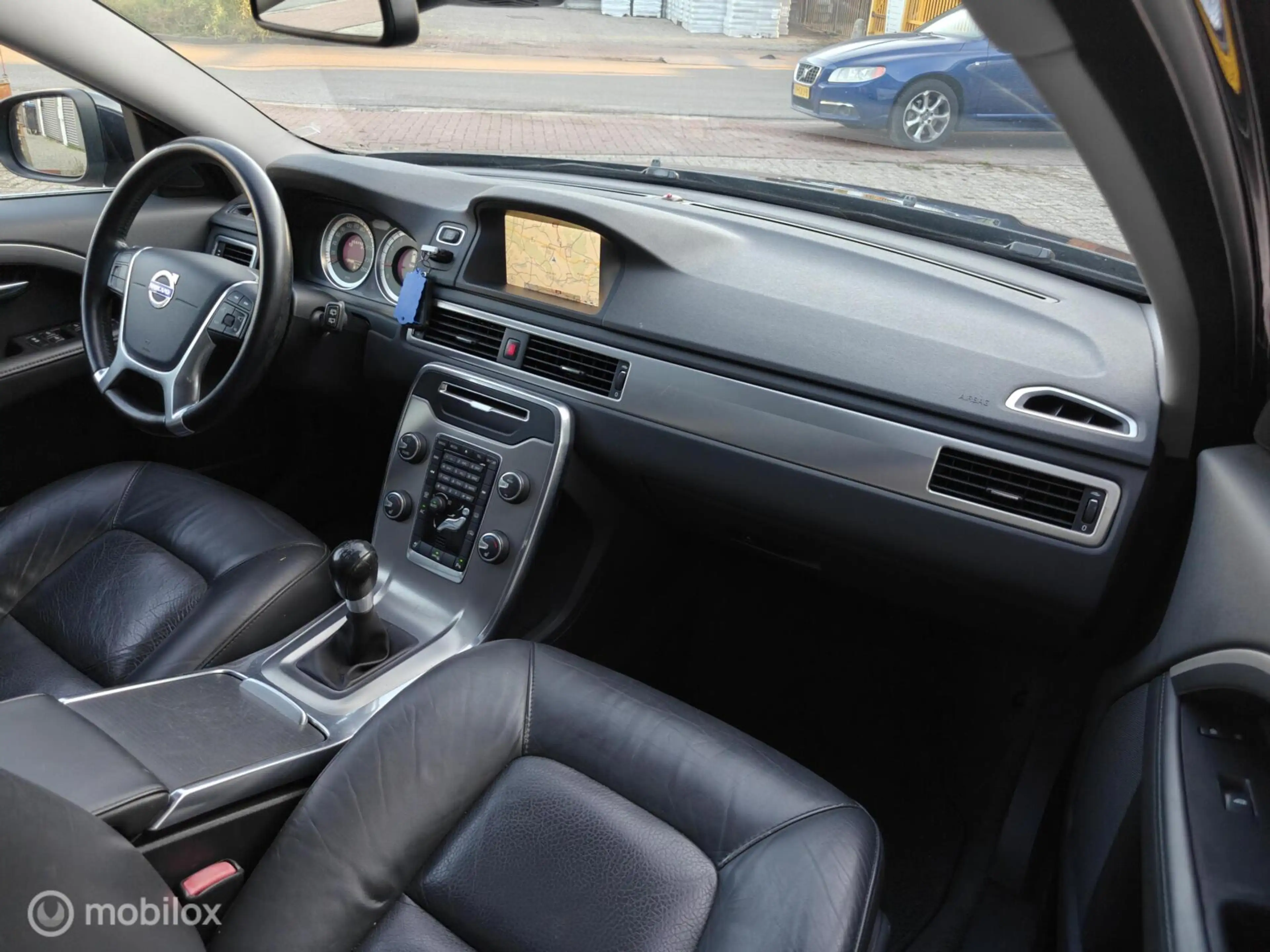 Volvo V70 1.6 T4 Limited Edition — photo 26