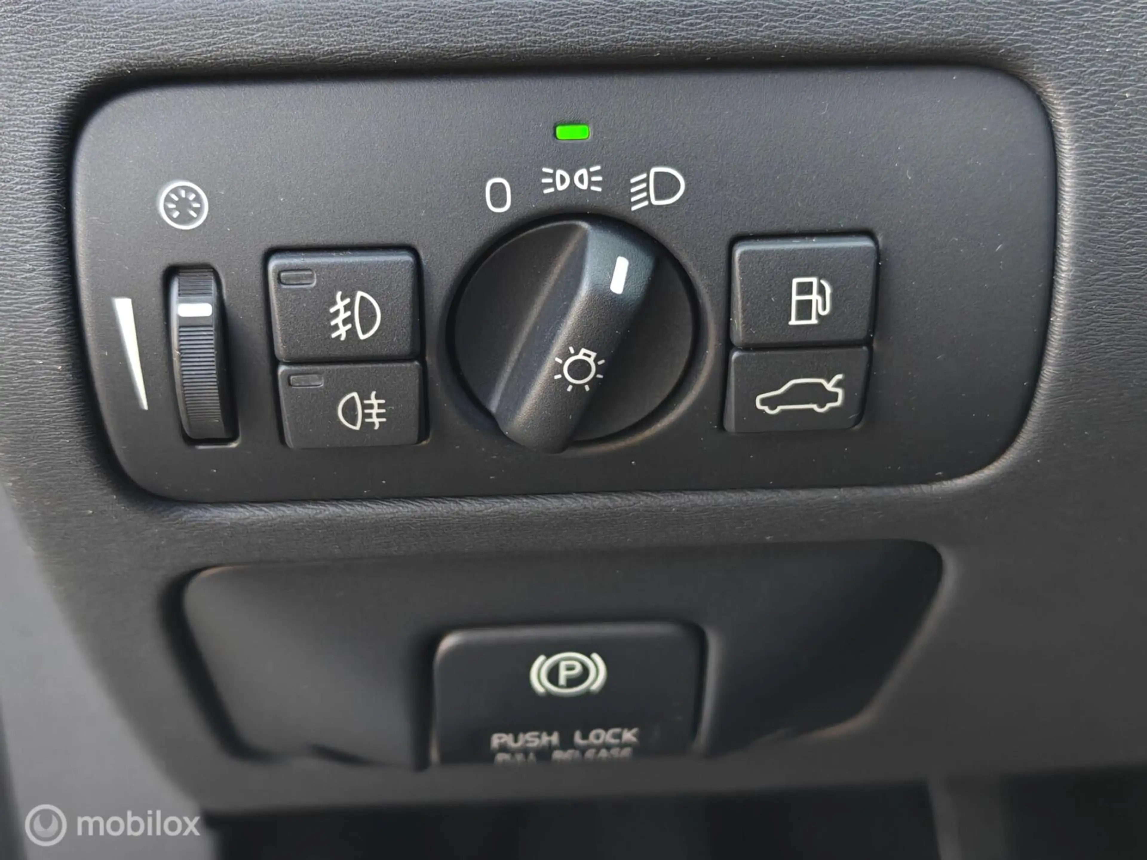 Volvo V70 1.6 T4 Limited Edition — photo 32