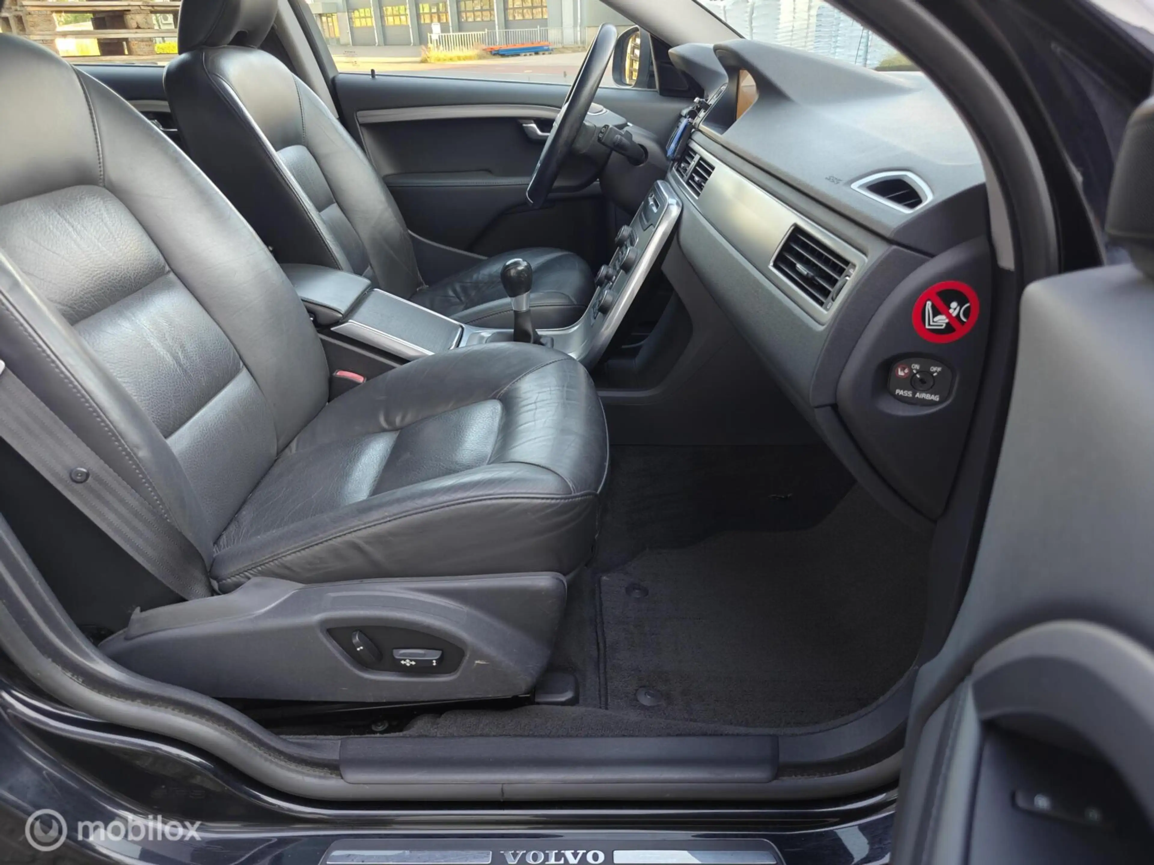 Volvo V70 1.6 T4 Limited Edition — photo 25