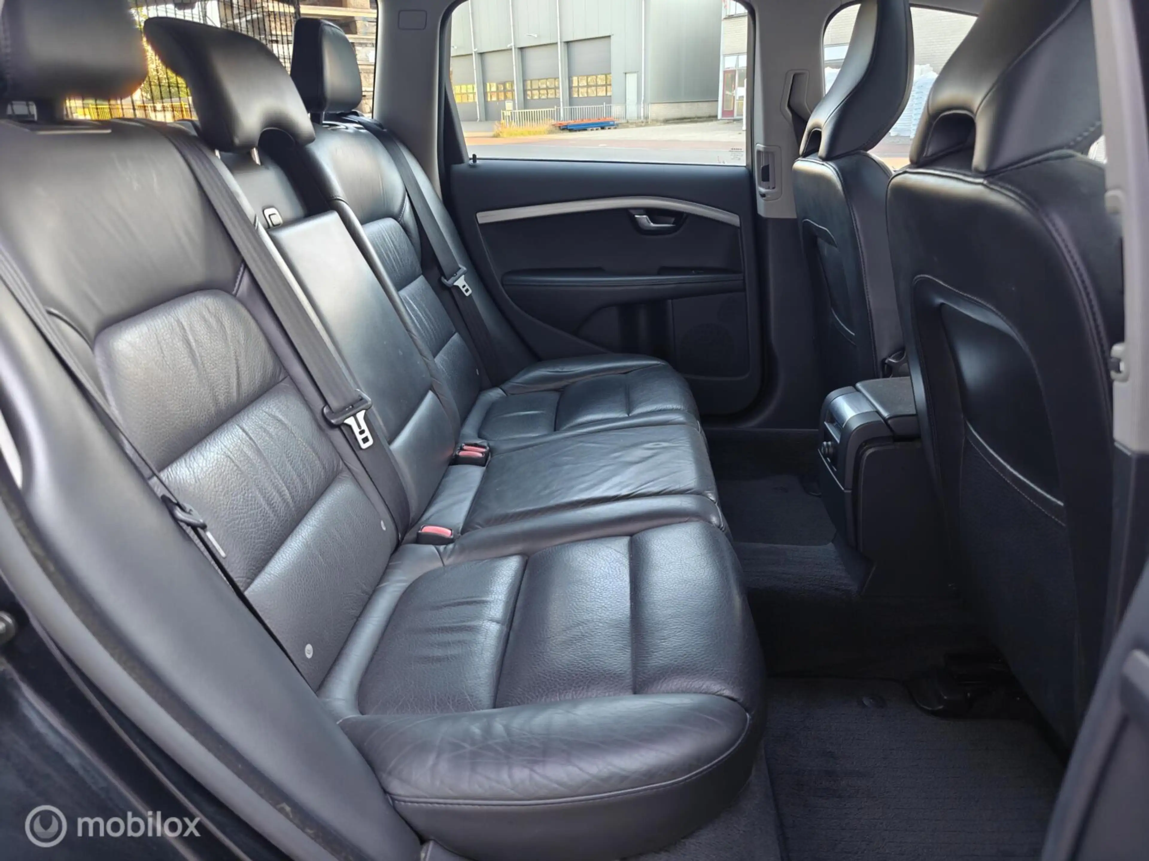 Volvo V70 1.6 T4 Limited Edition — photo 24