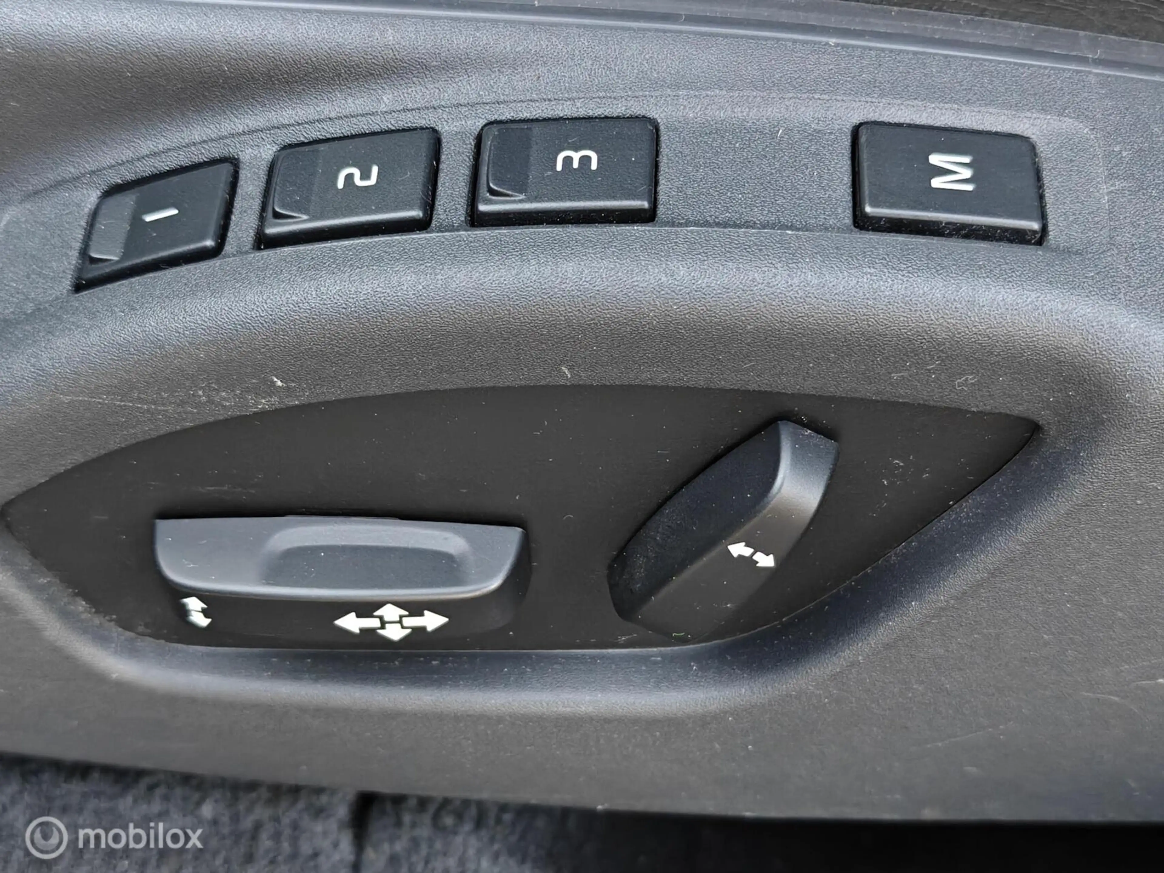 Volvo V70 1.6 T4 Limited Edition — photo 31