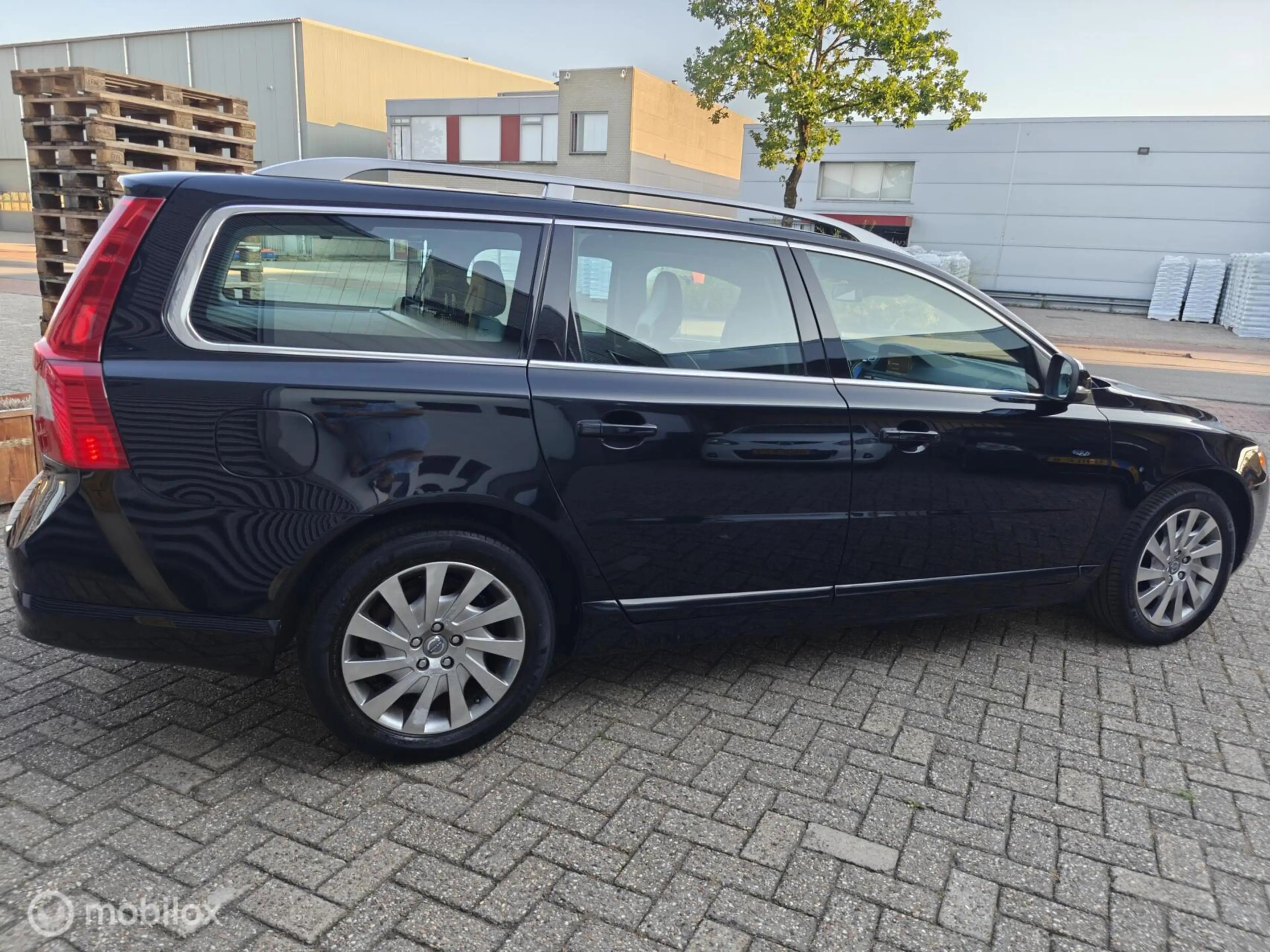 Volvo V70 1.6 T4 Limited Edition — photo 6