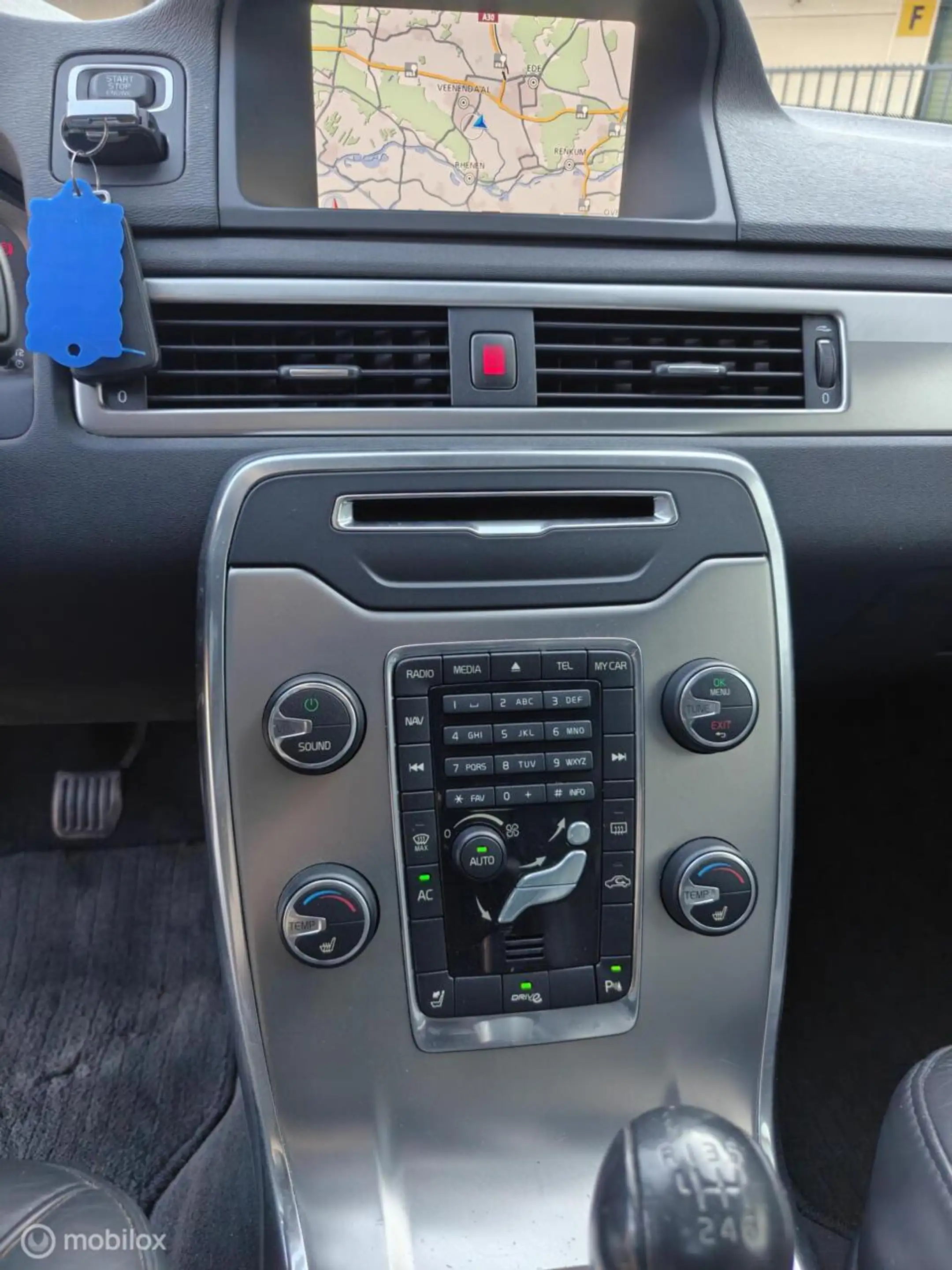 Volvo V70 1.6 T4 Limited Edition — photo 34