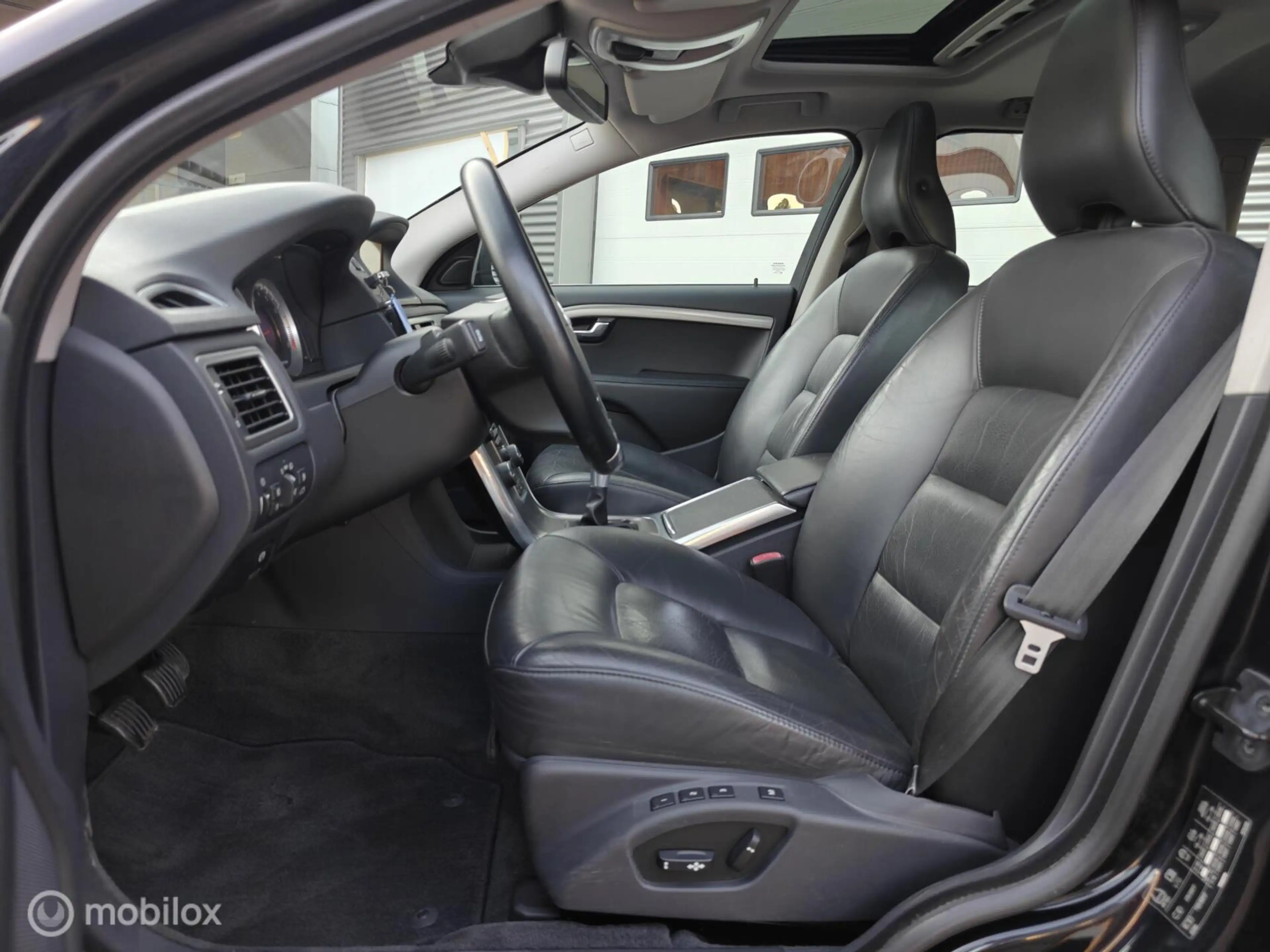 Volvo V70 1.6 T4 Limited Edition — photo 16