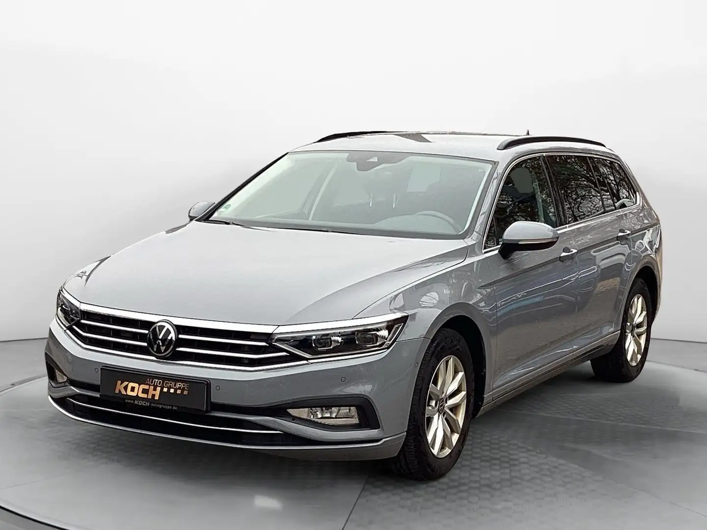 Volkswagen Passat Variant 2.0TDI Business DSG AHK LED Navi Grijs - 2