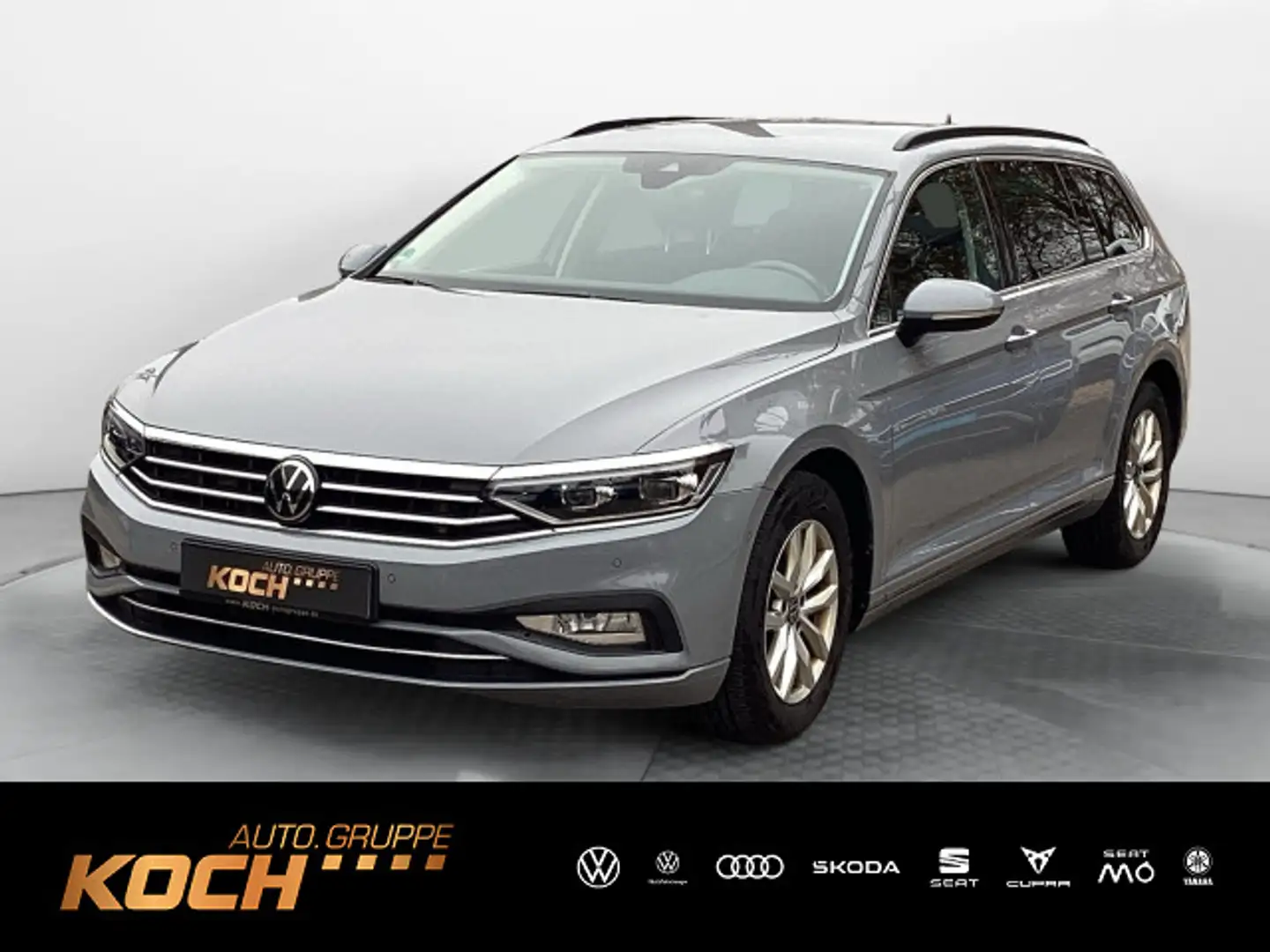 Volkswagen Passat Variant 2.0TDI Business DSG AHK LED Navi Grijs - 1