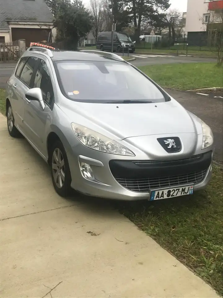 Peugeot 308 SW 1.6 HDi 110ch FAP BVM6 BLUE LION Conf