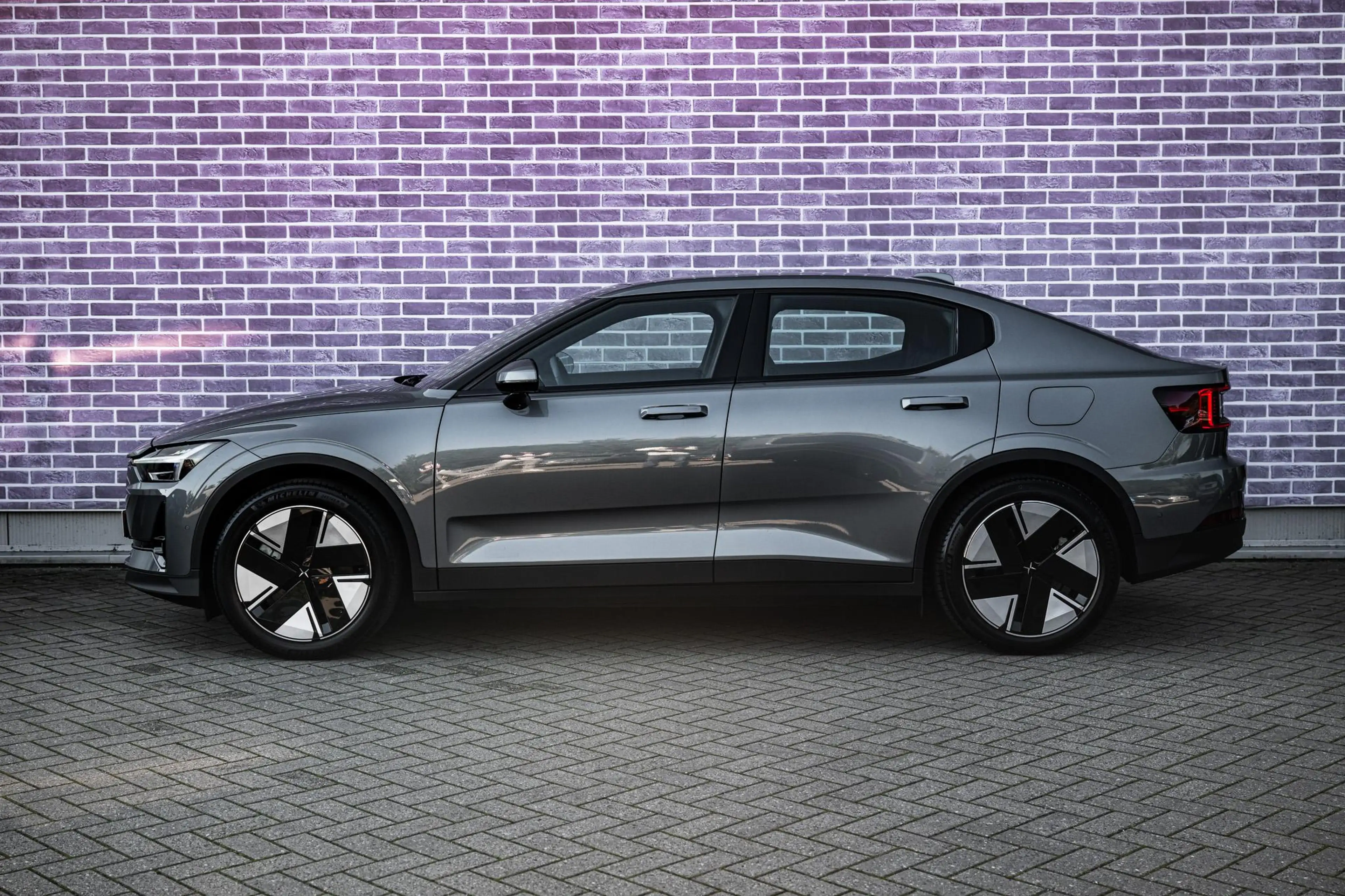 Polestar 2 Long Range Single Motor Plus 82 kWh — photo 4