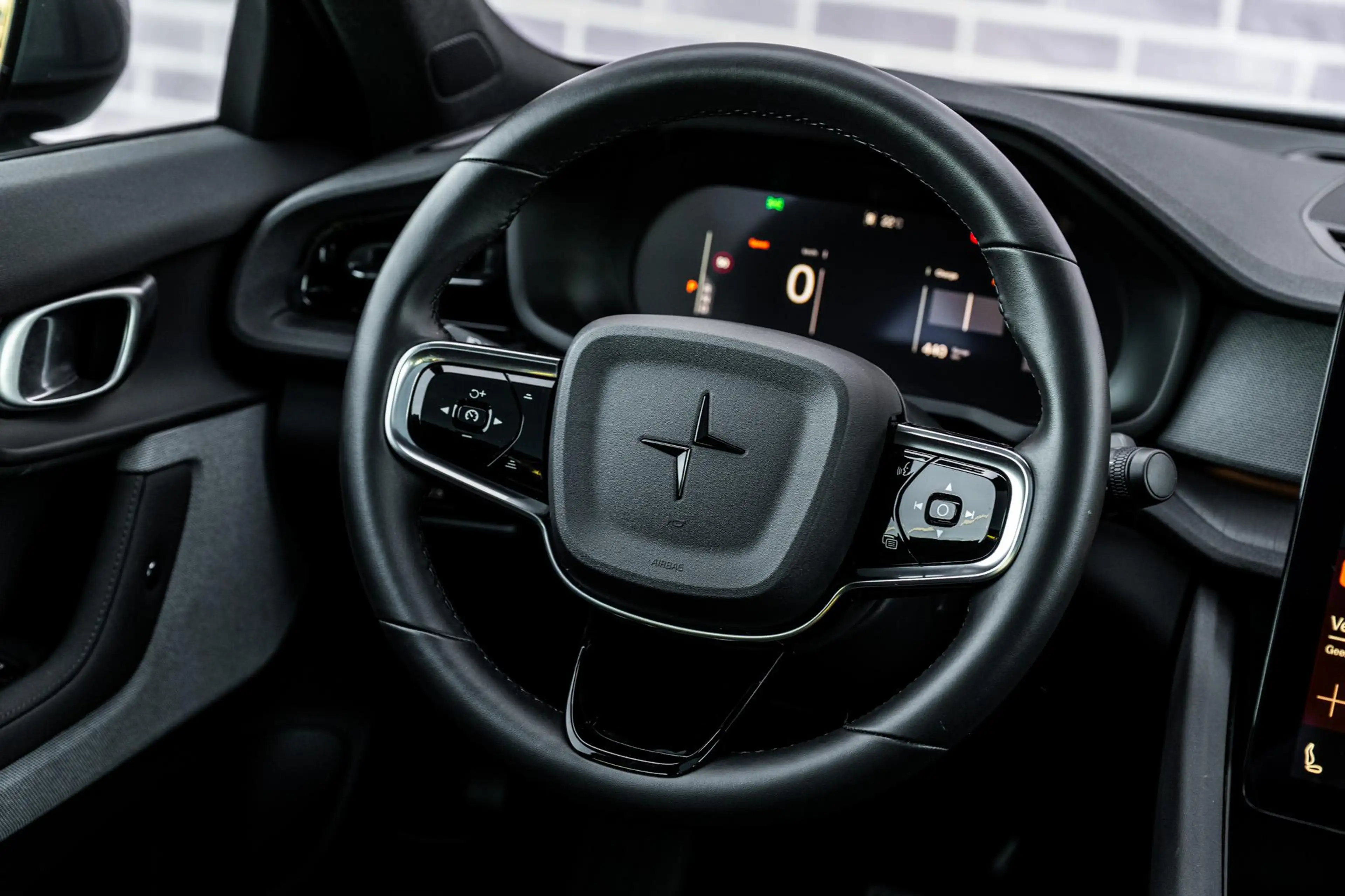 Polestar 2 Long Range Single Motor Plus 82 kWh — photo 12
