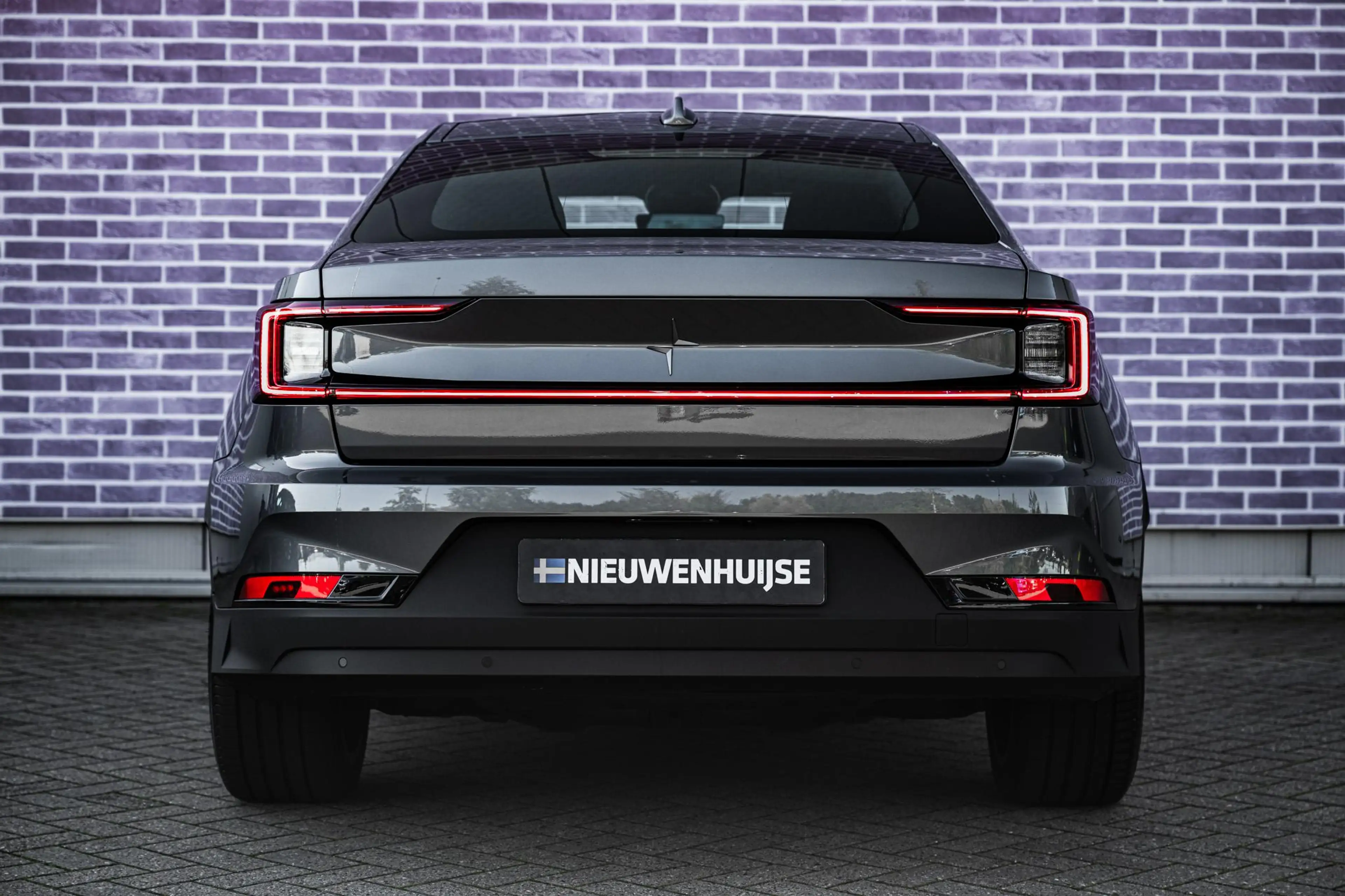 Polestar 2 Long Range Single Motor Plus 82 kWh — photo 10