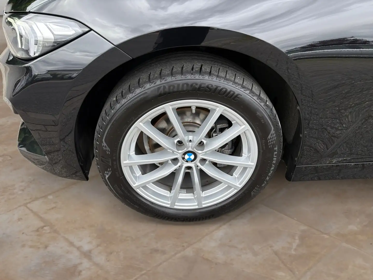 BMW 318 i Limousine + GARANTIE-bis-04.2028 Noir - 2