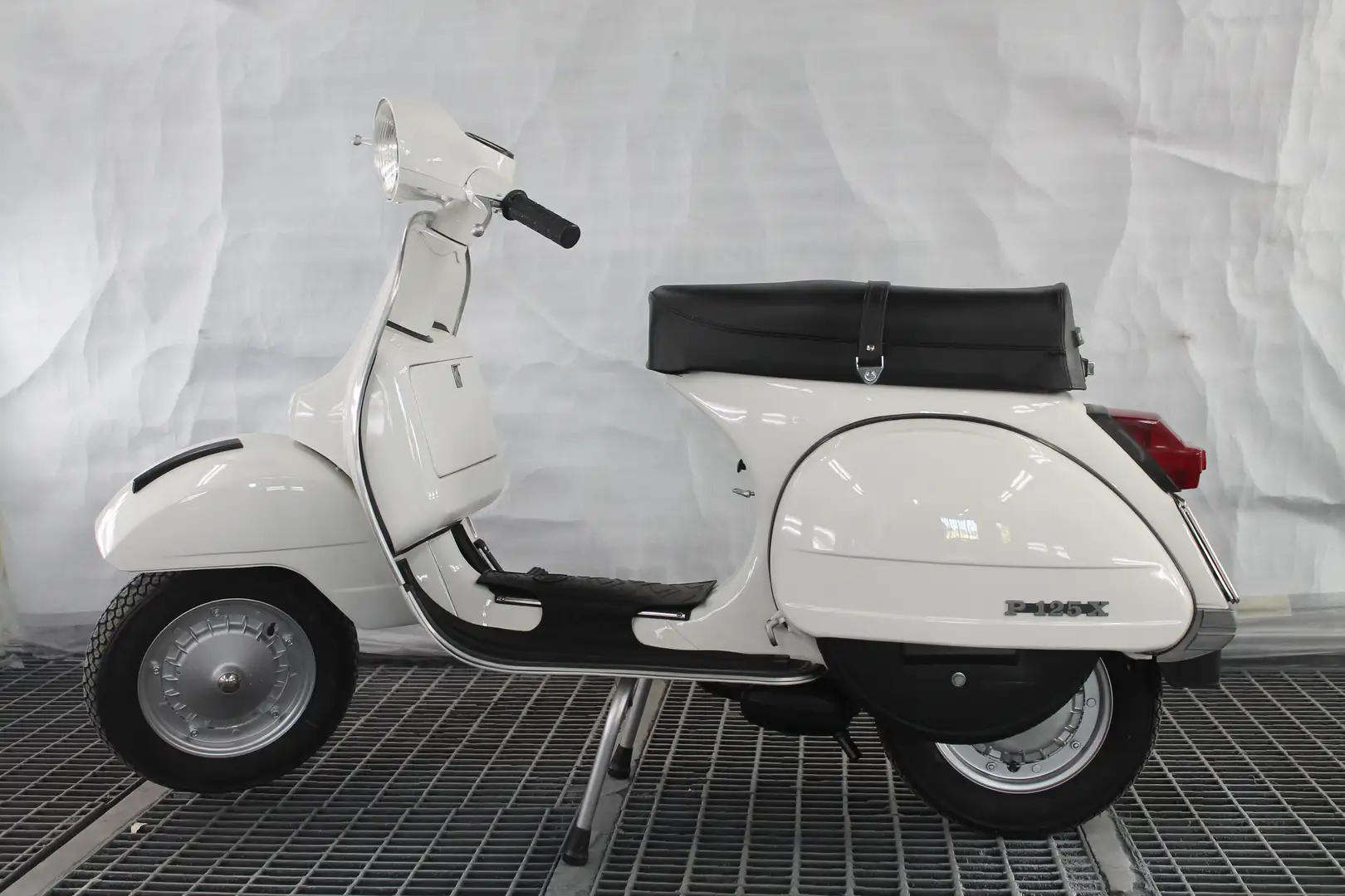 Vespa 125 PX Bianco - 2