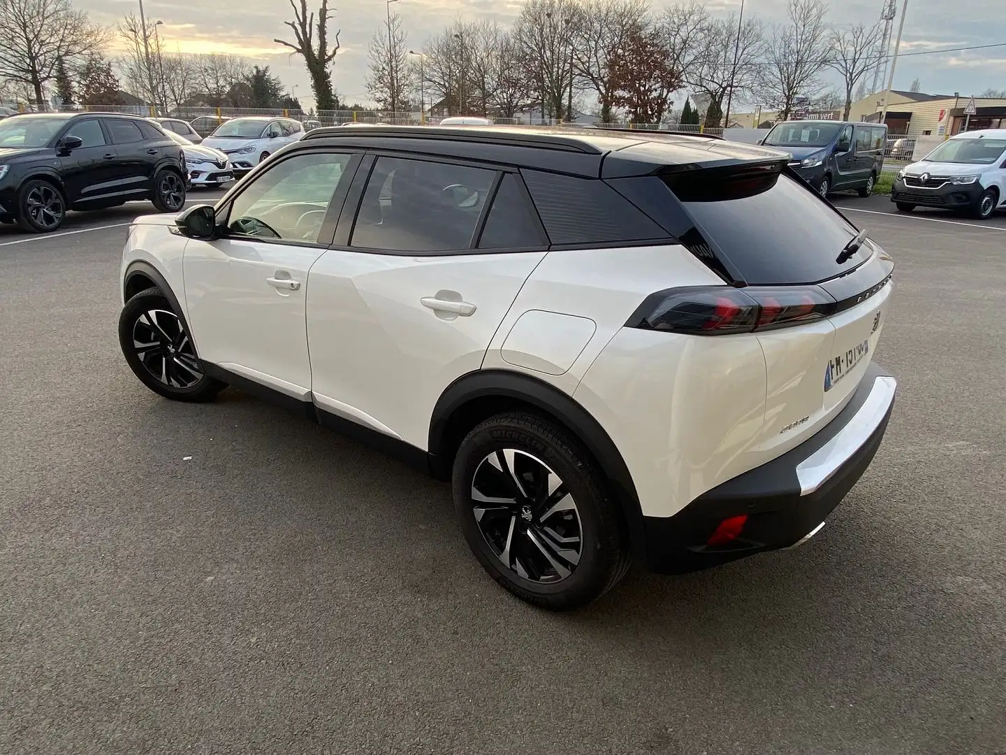 Peugeot 2008 1.2 PURETECH 130CH S\u0026S GT LINE Weiß - 2