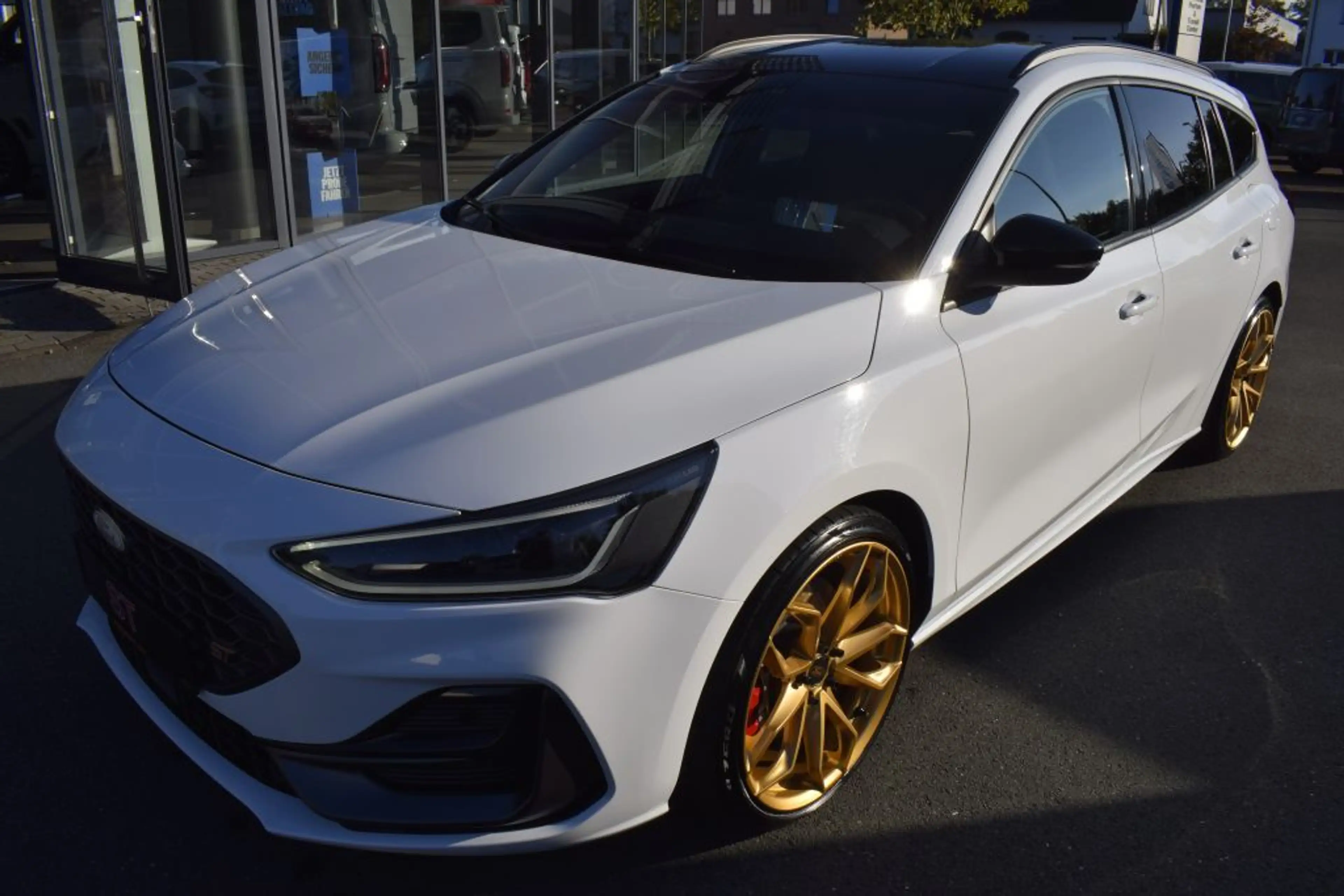 Ford Focus Turnier 2.3 ST X,Garantie,AHK,Tomason,LED — photo 5