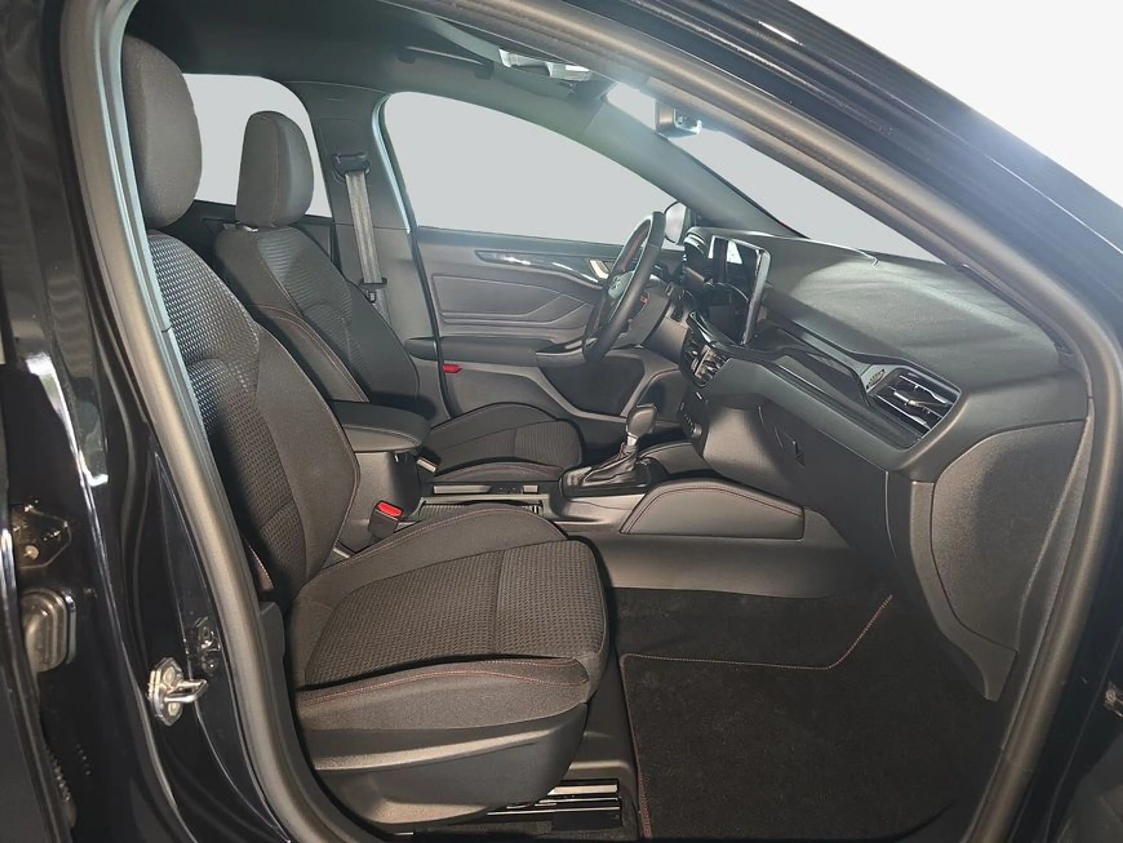 Ford Focus Turnier 1.0 EcoBoost Hybrid Aut. ST-LINE X — photo 12