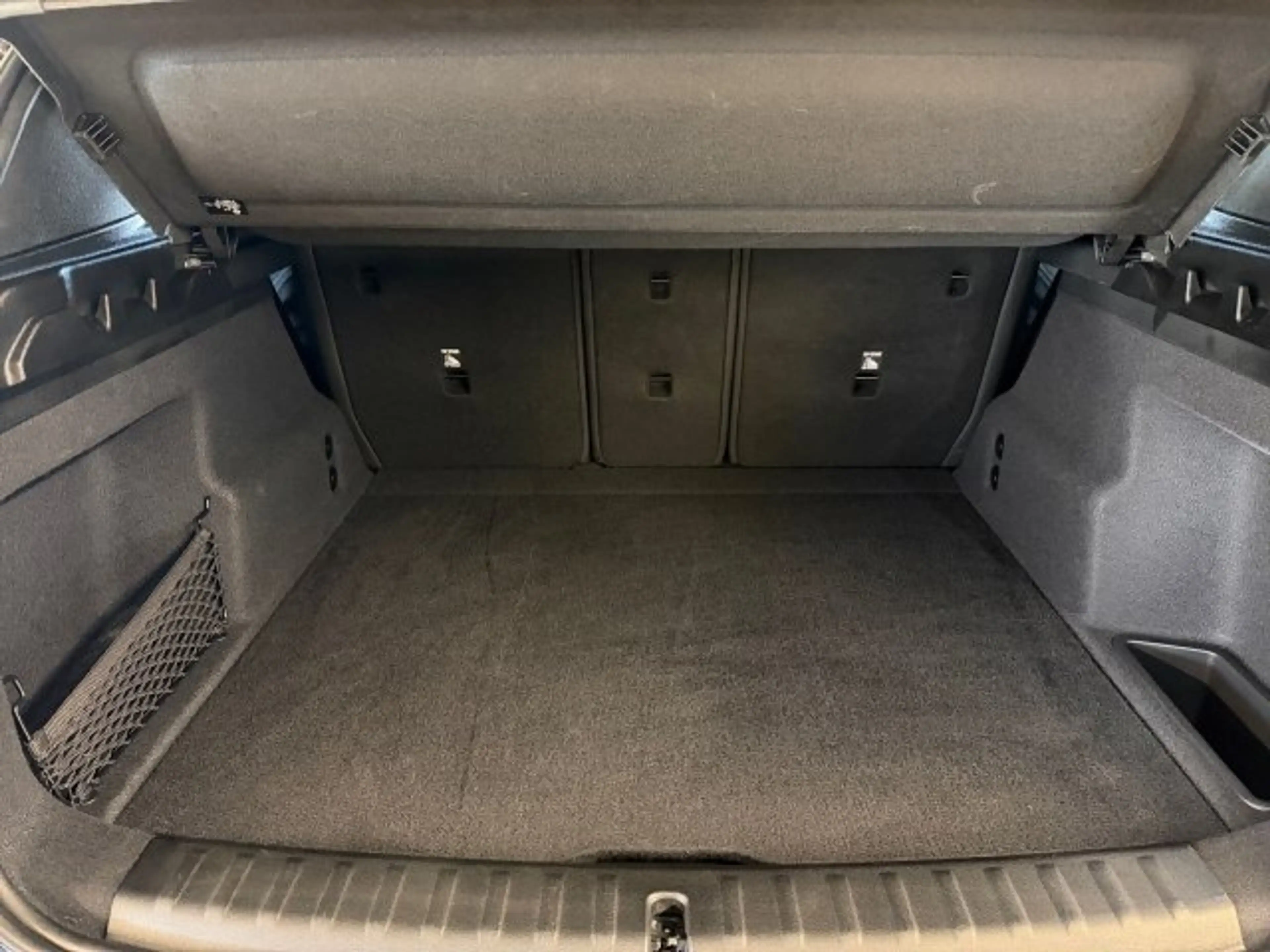 BMW X1 sDrive18i U11 B38 — photo 13
