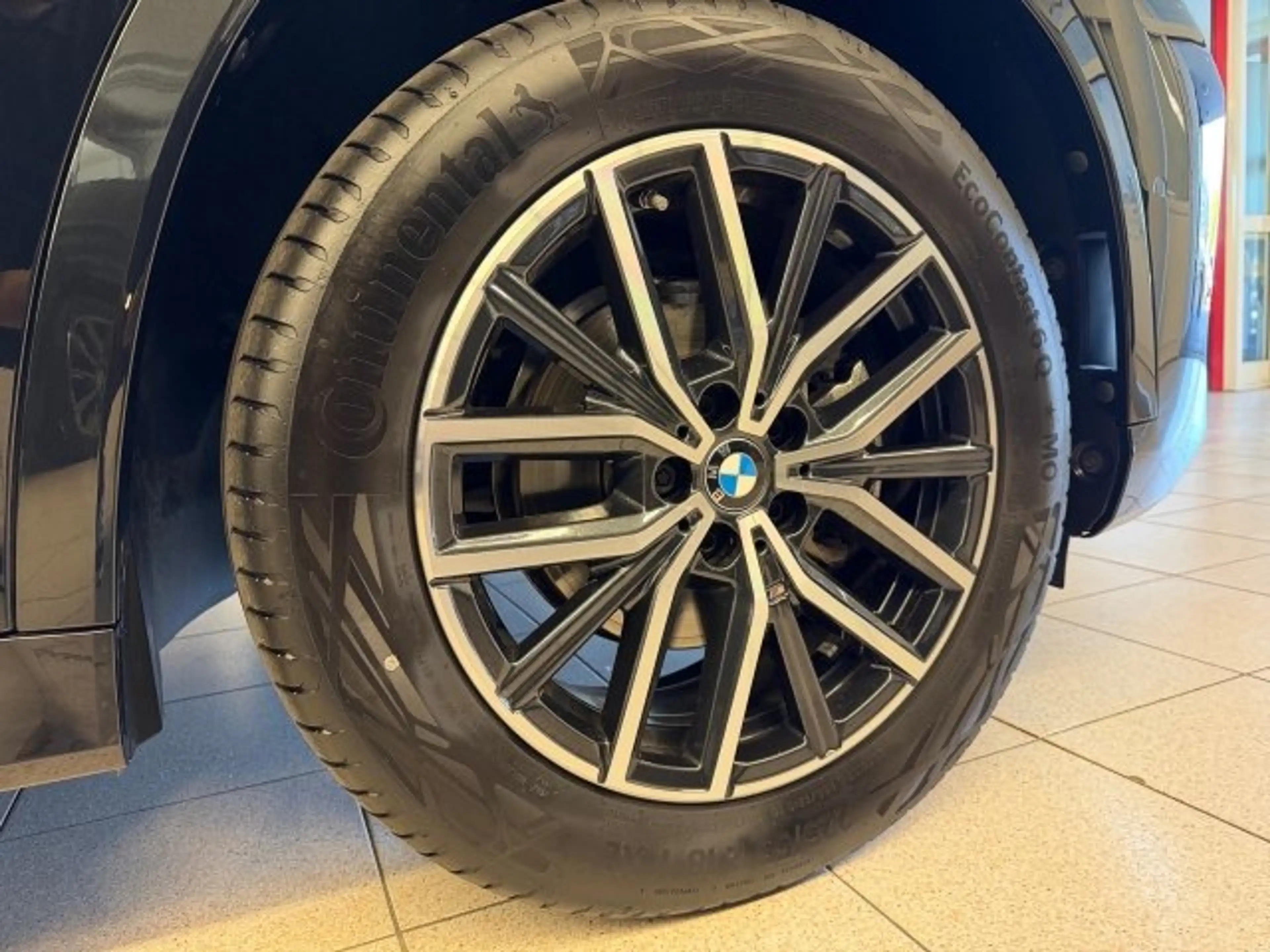BMW X1 sDrive18i U11 B38 — photo 8