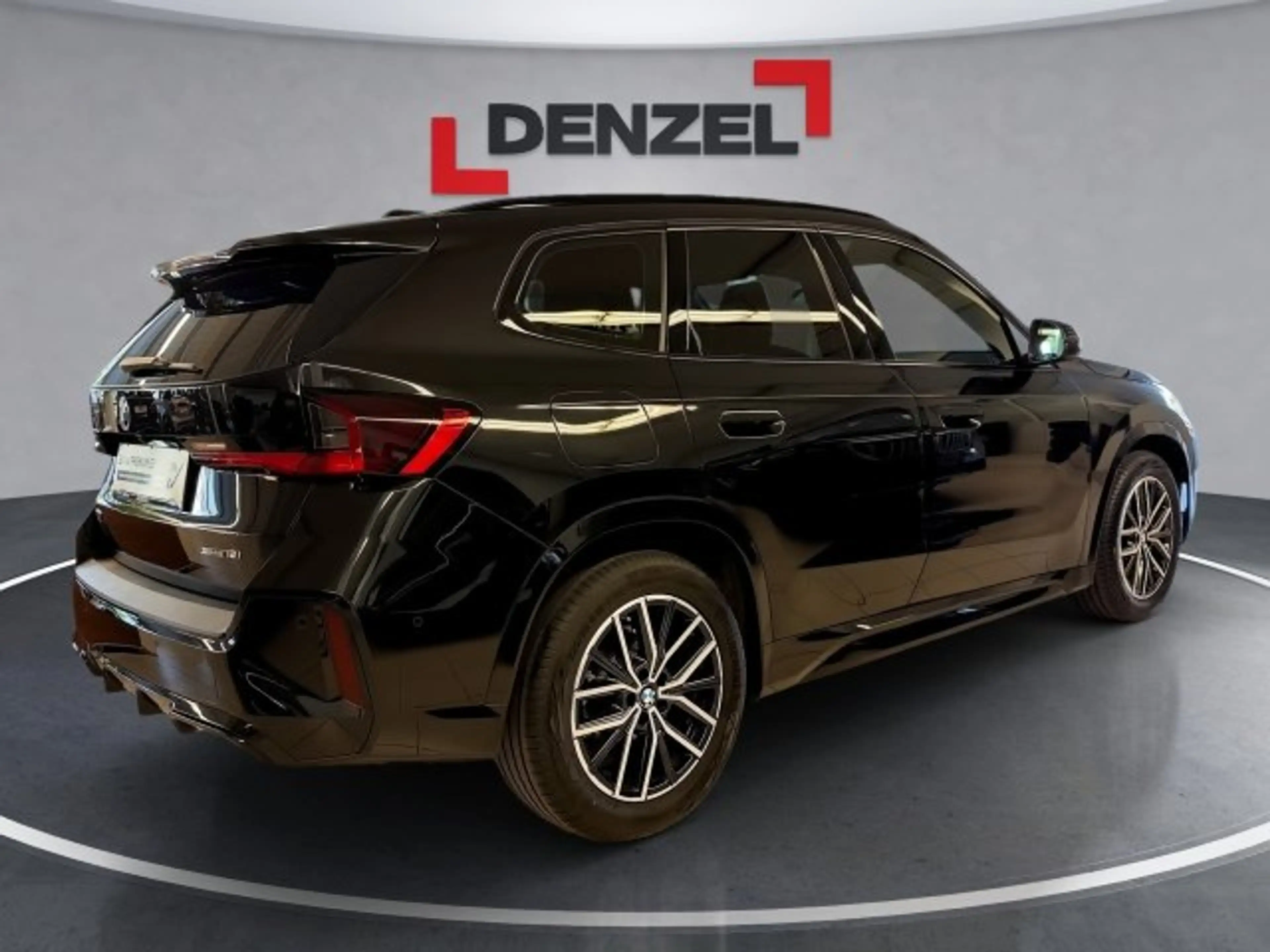 BMW X1 sDrive18i U11 B38 — photo 4