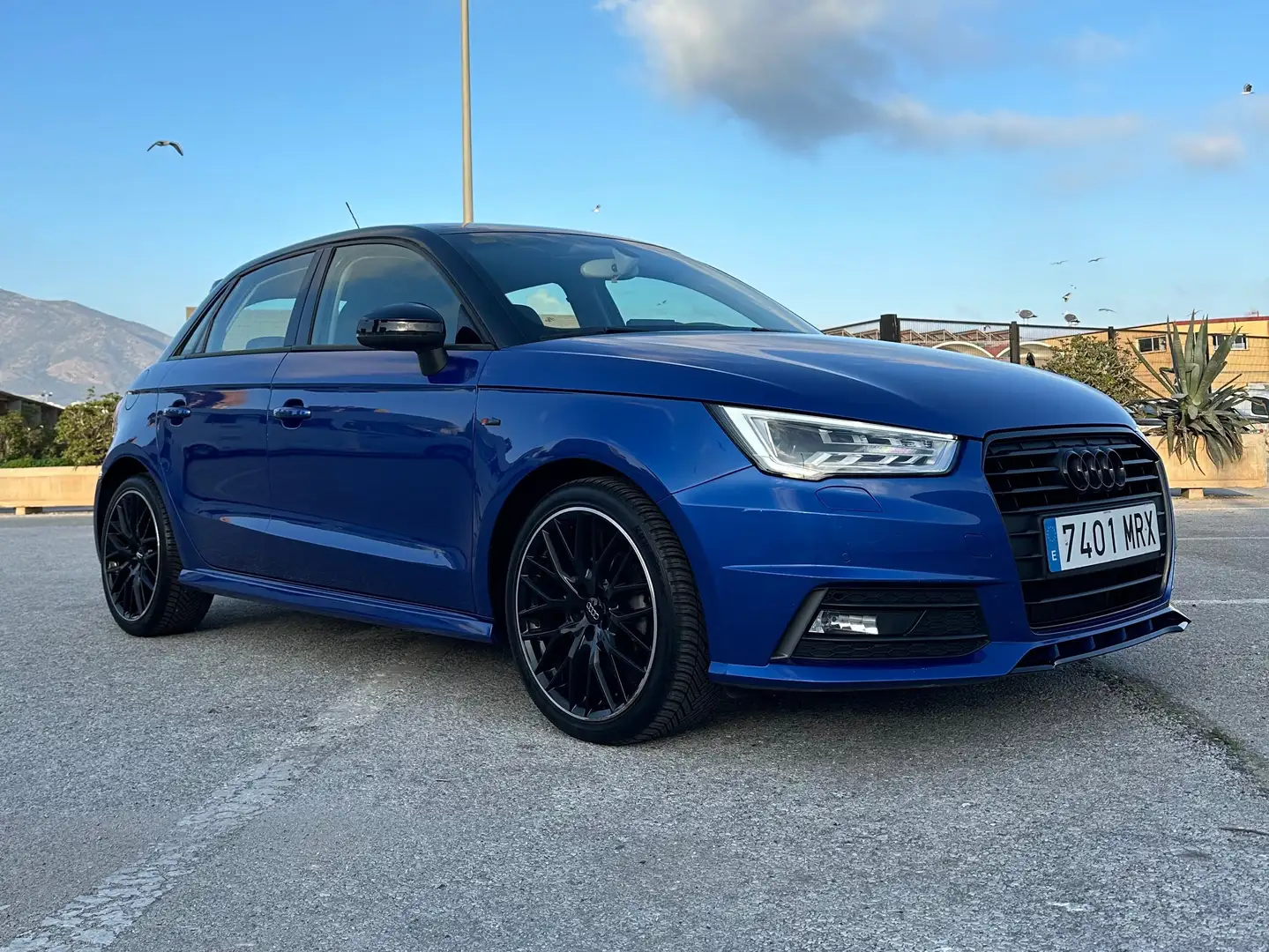 Audi A1 Audi A1 1.0TFSI 95Cv Sline Stronic Adrenalin Azul - 1