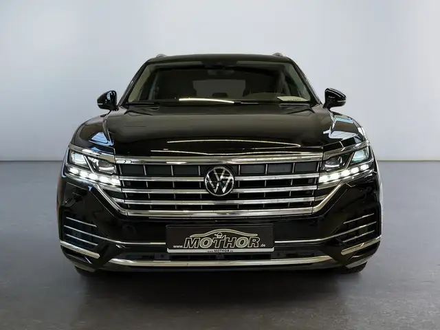 Volkswagen Touareg view 6